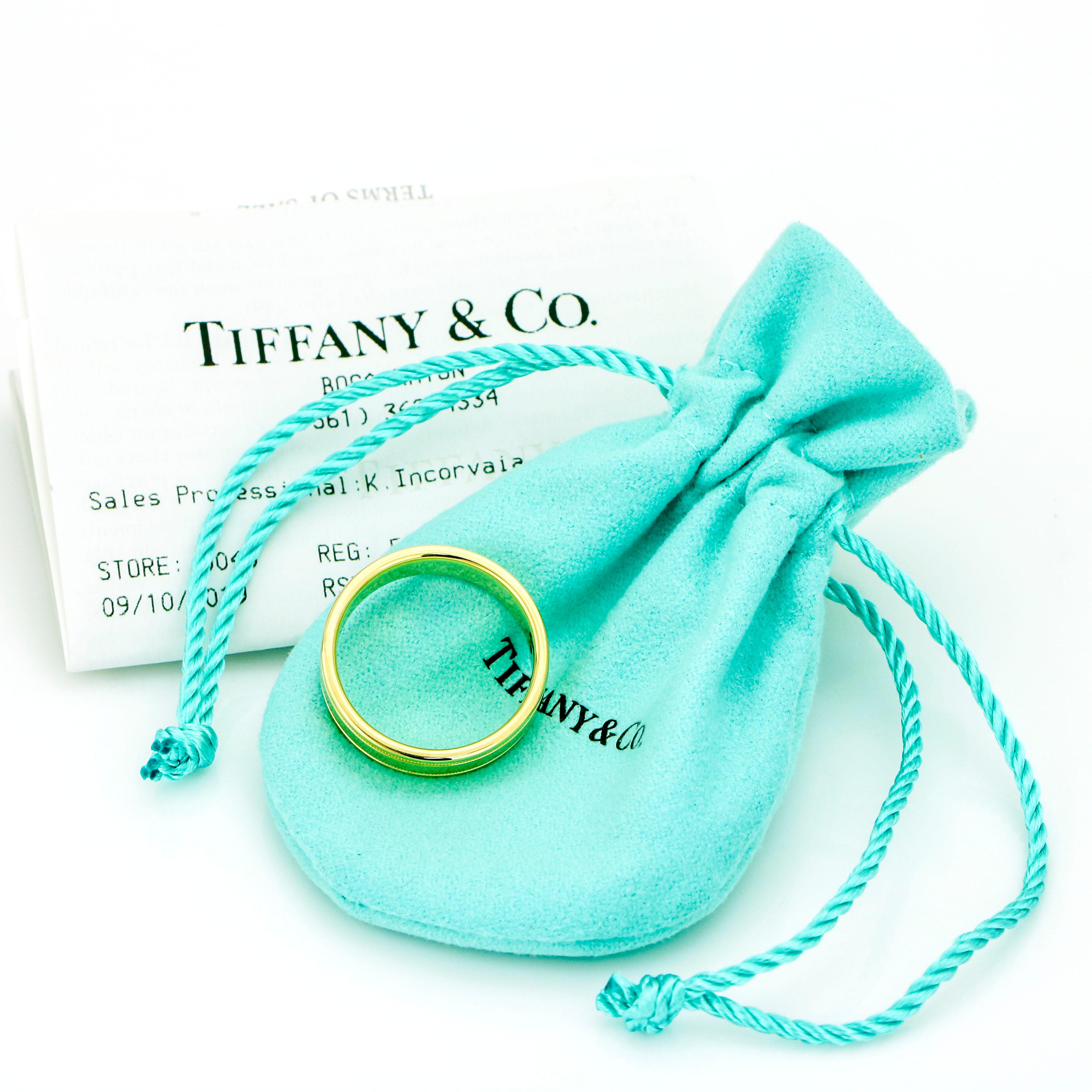 Tiffany & Co. 18 Karat Gold Essential Band Double Milgrain Ring In Excellent Condition For Sale In Fort Lauderdale, FL