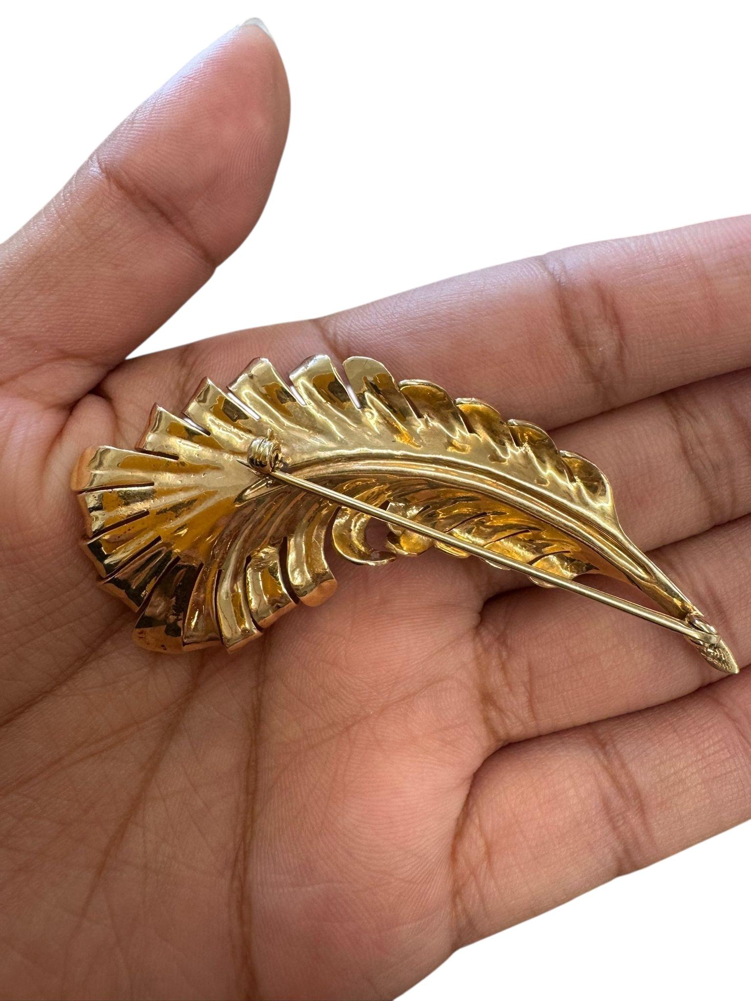 Tiffany & Co. 18K Gold Feather Brooch with Diamonds In Excellent Condition For Sale In Great Neck Plaza, NY