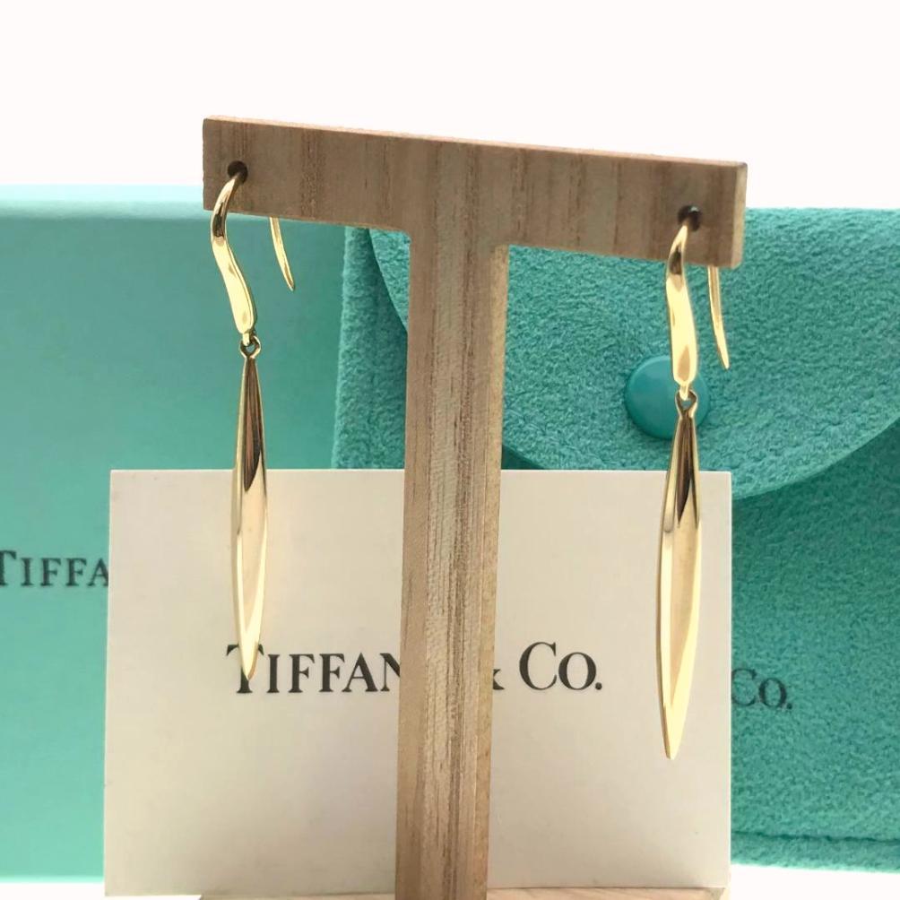 TIFFANY & Co. 18K Gold Feather Earrings For Sale 3