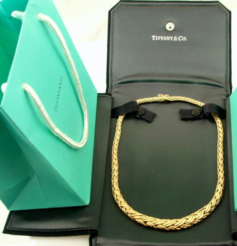 TIFFANY & Co. 18K Gold Graduated Weave Necklace  For Sale 3