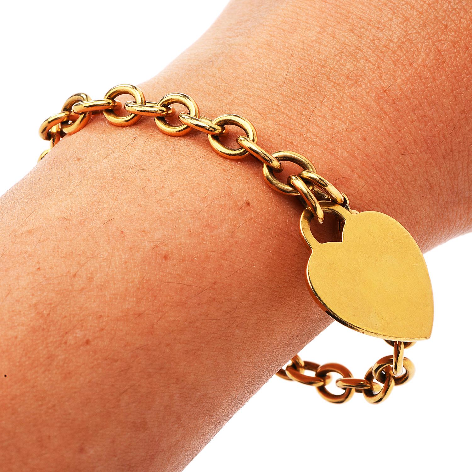 Modern  Tiffany & Co. 18K Gold Heart Charm Dog Chain Link Bracelet