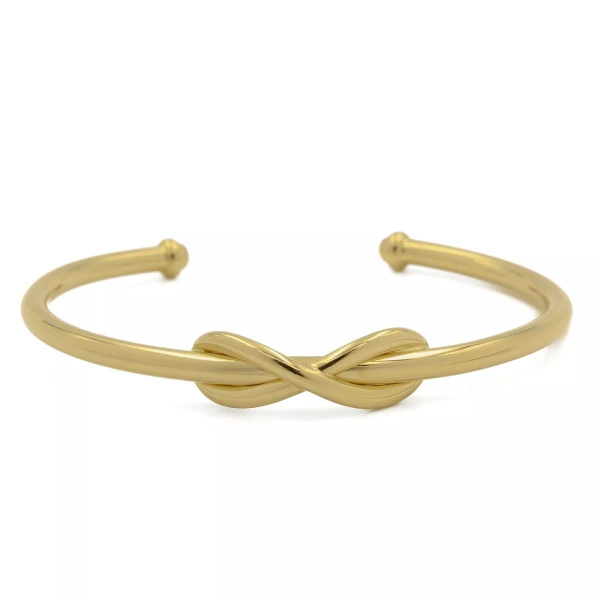 TIFFANY & Co. 18K Gold Infinity Cuff

Tiffany Infinity is a powerful symbol of continuous connection, energy and vitality. Enduringly modern, this cuff makes a bold statement worn alone or stacked for maximum impact. 

Metal: 18K yellow gold