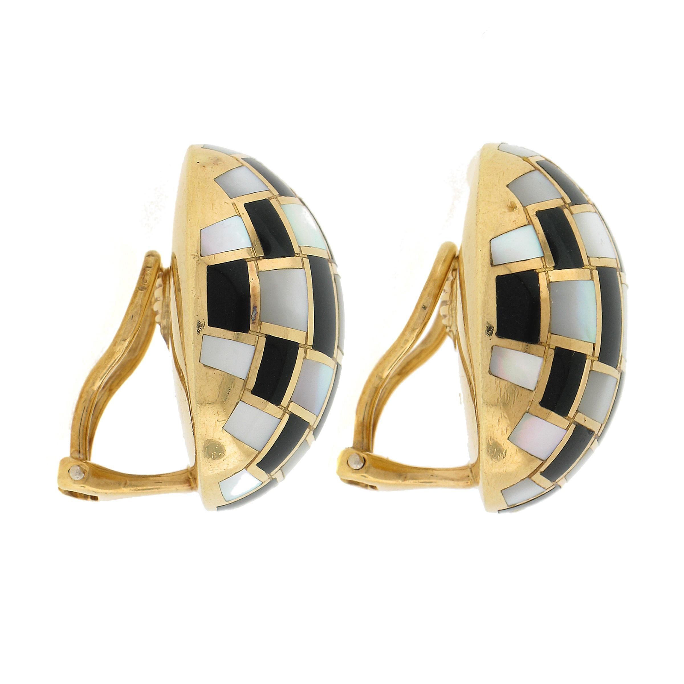 Tiffany & Co. Ohrringe aus 18 Karat Gold mit Intarsien aus schwarzem Onyx und Perlmutt und Schachbrettmuster (Carréeschliff) im Angebot