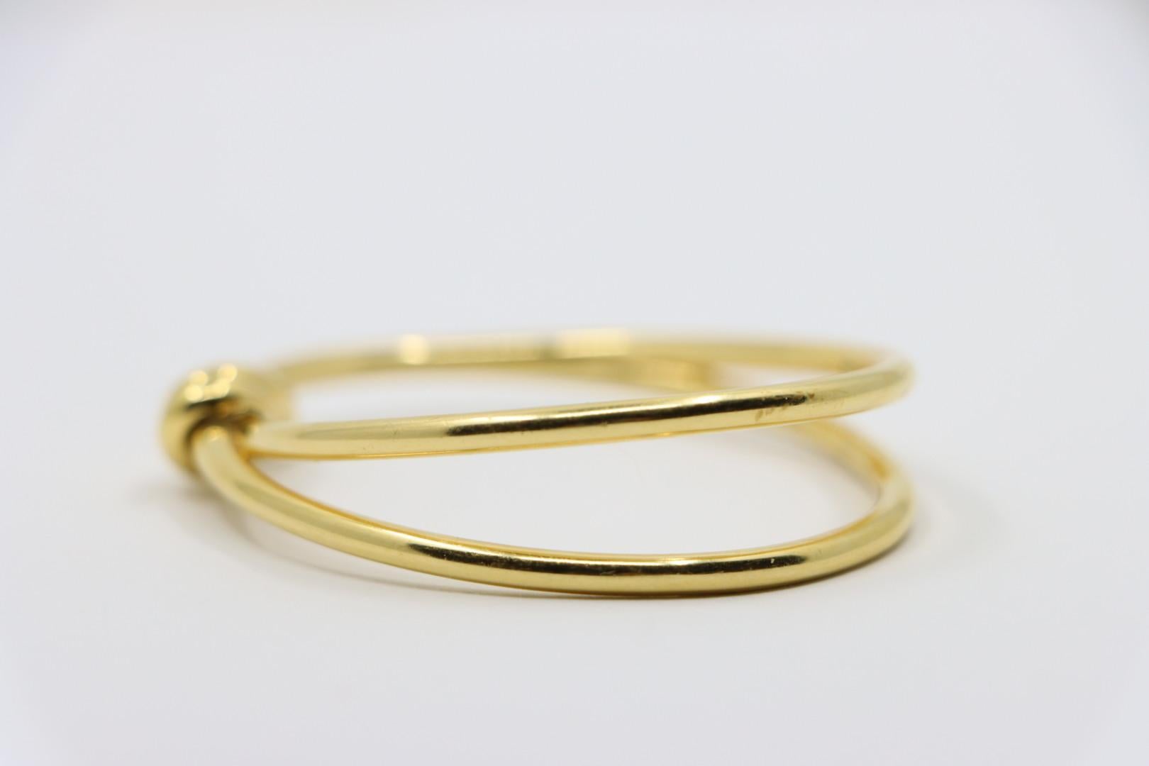 Tiffany & Co. 18K Gold Knot Double Row Hinged Bangle In Good Condition In Flushing, NY