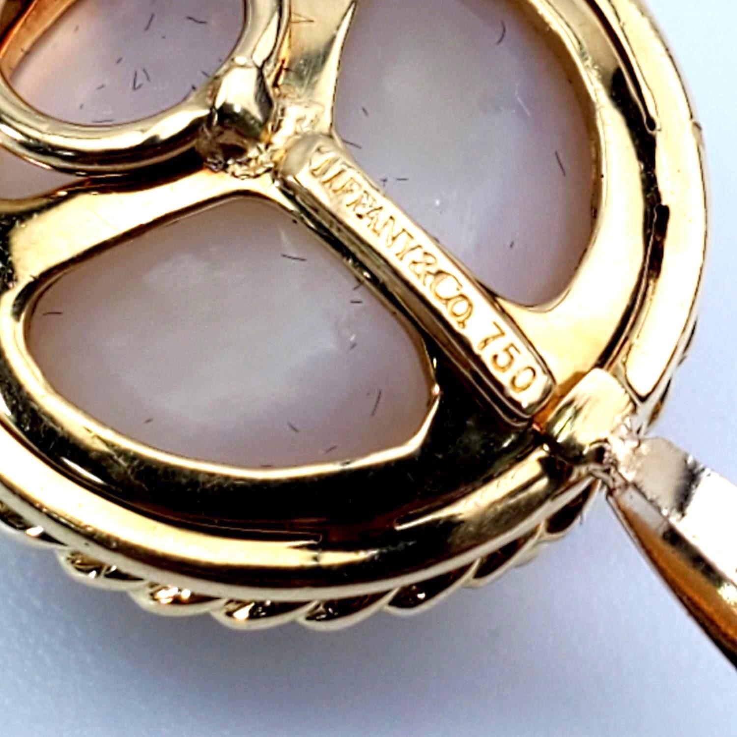 Tiffany Co 18K Gold Mabe Pearl Heavy Ribbed Gold Measuring 14 MM Pendant In Good Condition In New York, NY