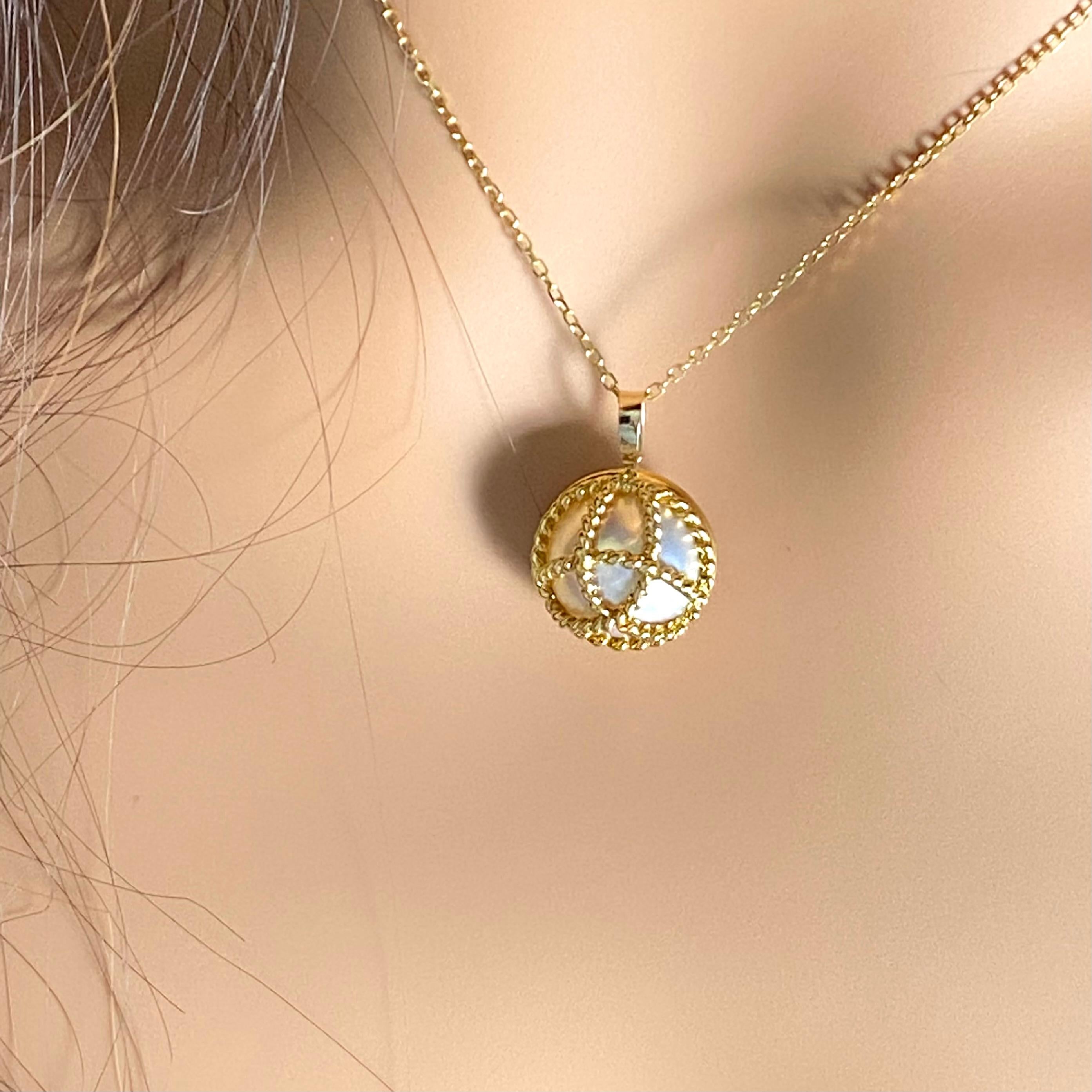 Tiffany Co 18K Gold Mabe Pearl Ribbed Gold Pendant Necklace For Sale 5