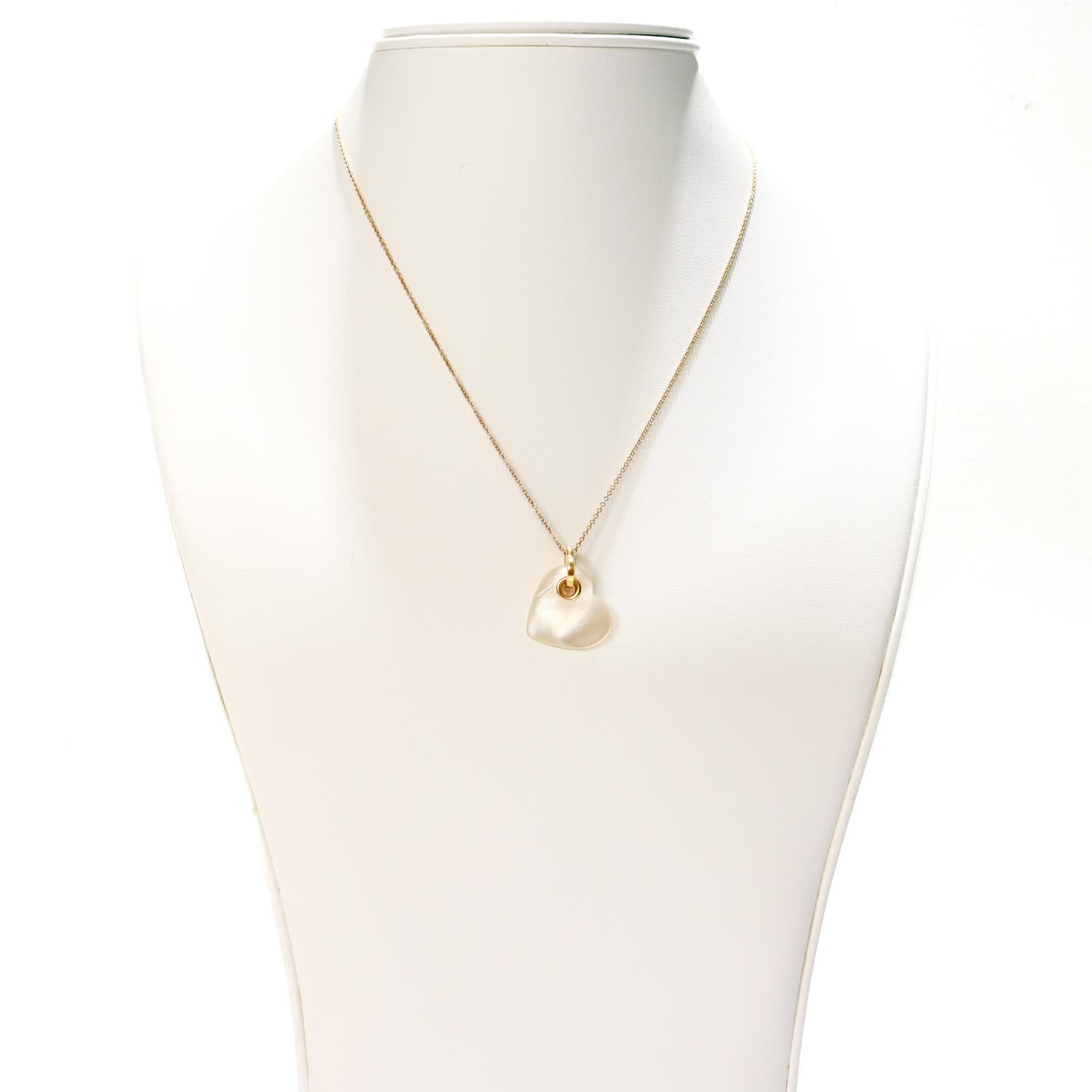 Collana con doppi cuori in oro 18k e madreperla di Tiffany & Co. in vendita 9