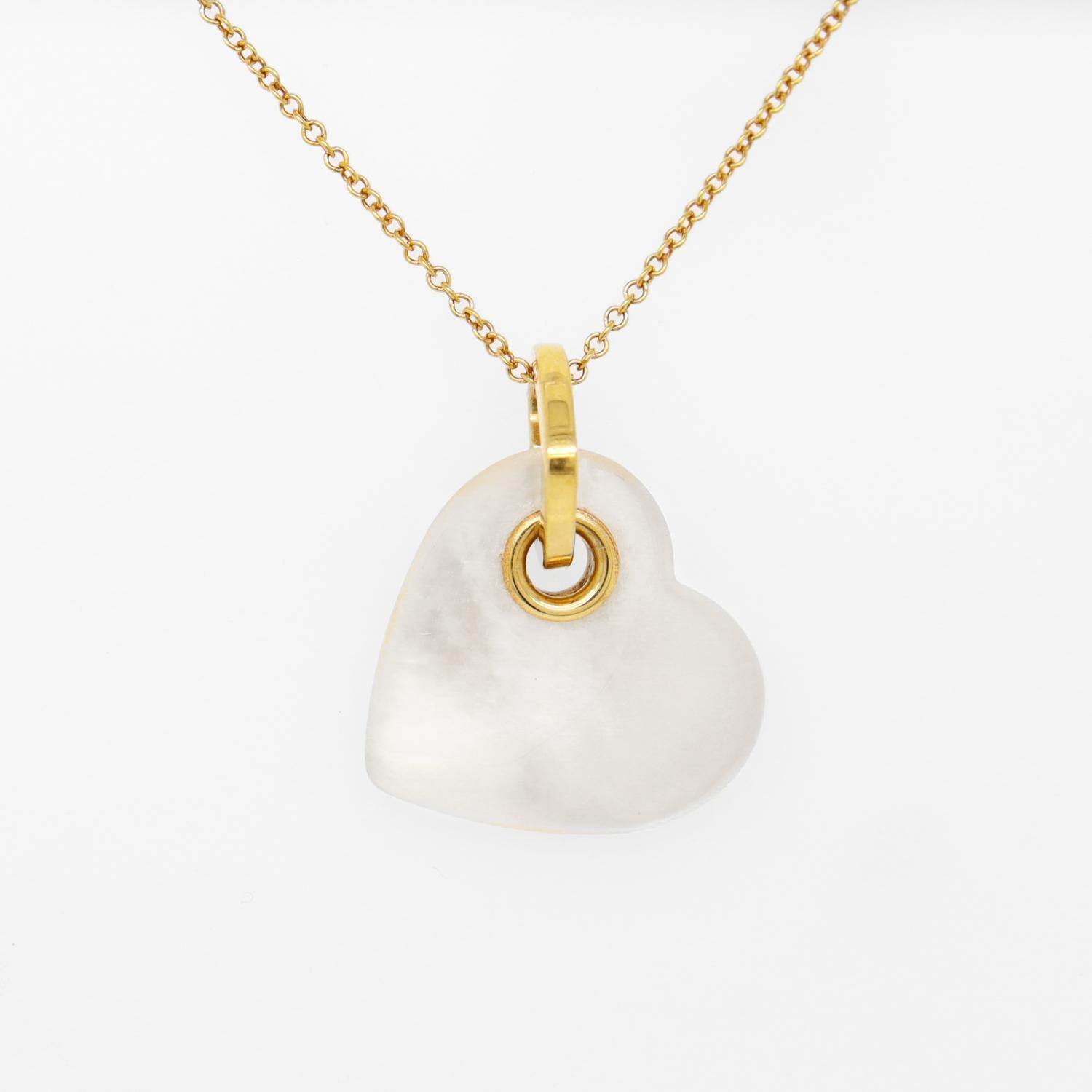 Collana con doppi cuori in oro 18k e madreperla di Tiffany & Co. In condizioni buone in vendita a Philadelphia, PA