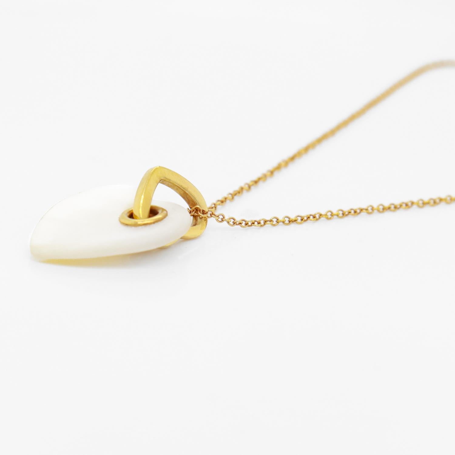 Collana con doppi cuori in oro 18k e madreperla di Tiffany & Co. in vendita 2