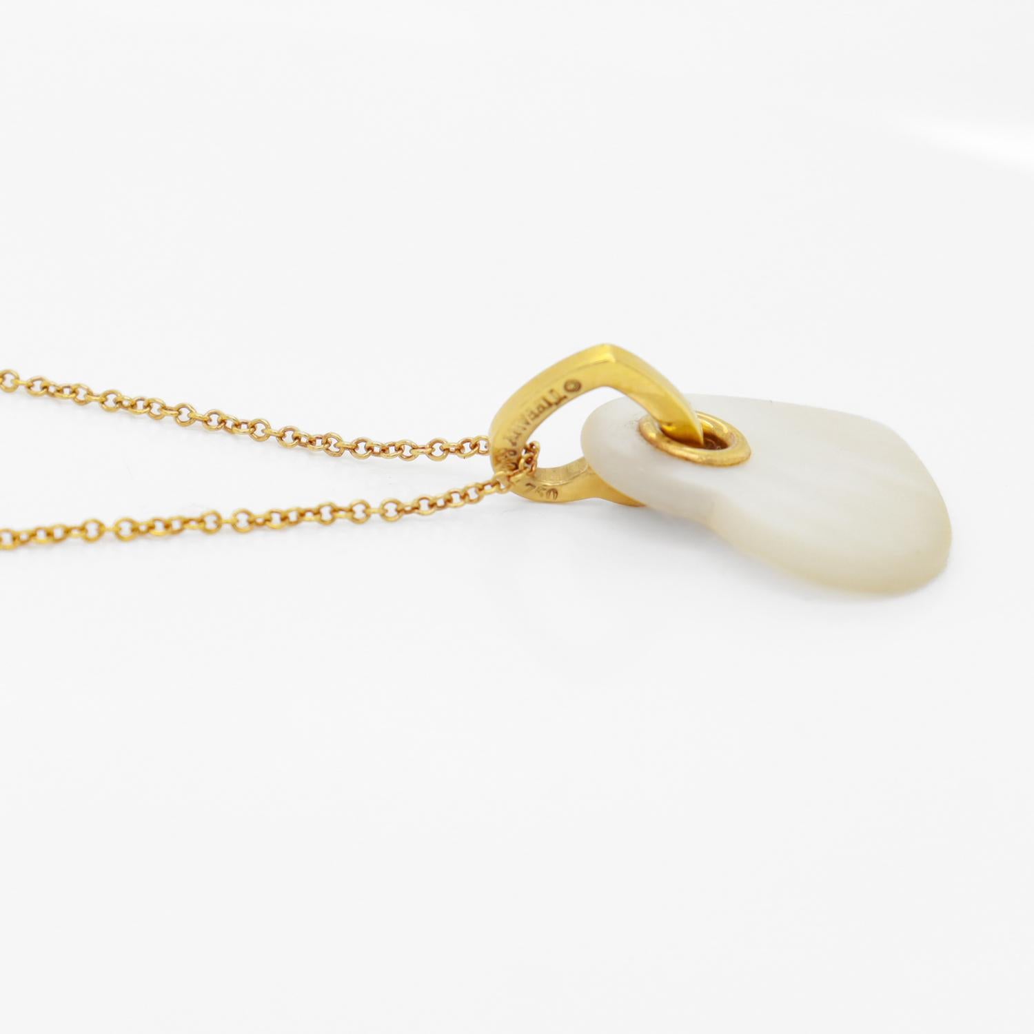 Collana con doppi cuori in oro 18k e madreperla di Tiffany & Co. in vendita 4