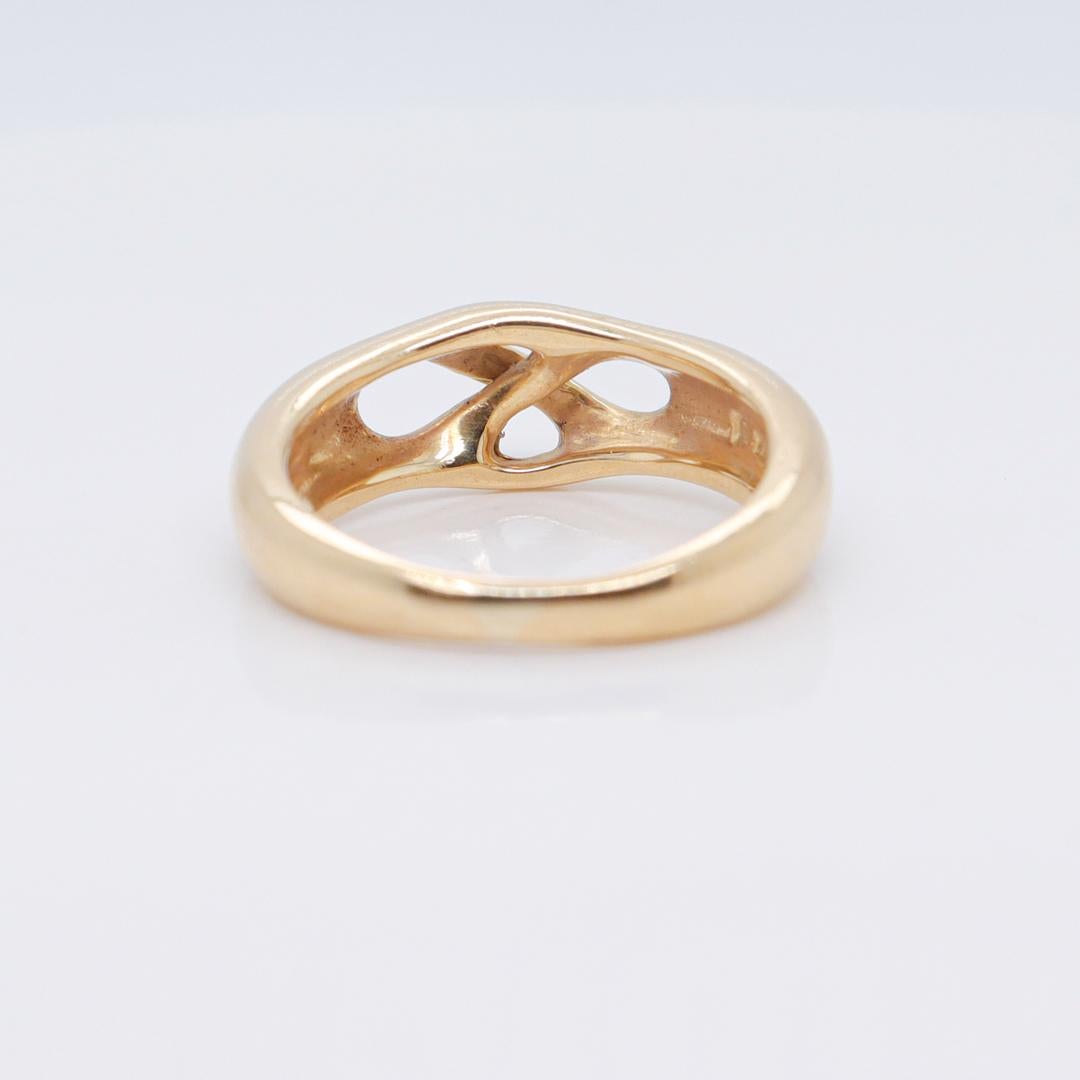 Tiffany & Co., bague jonc nœud d'amour ajourée en or 18 carats en vente 2