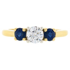 Tiffany & Co. Oro 18k Plat 0,95ct Anello a tre pietre con diamante tondo e zaffiro