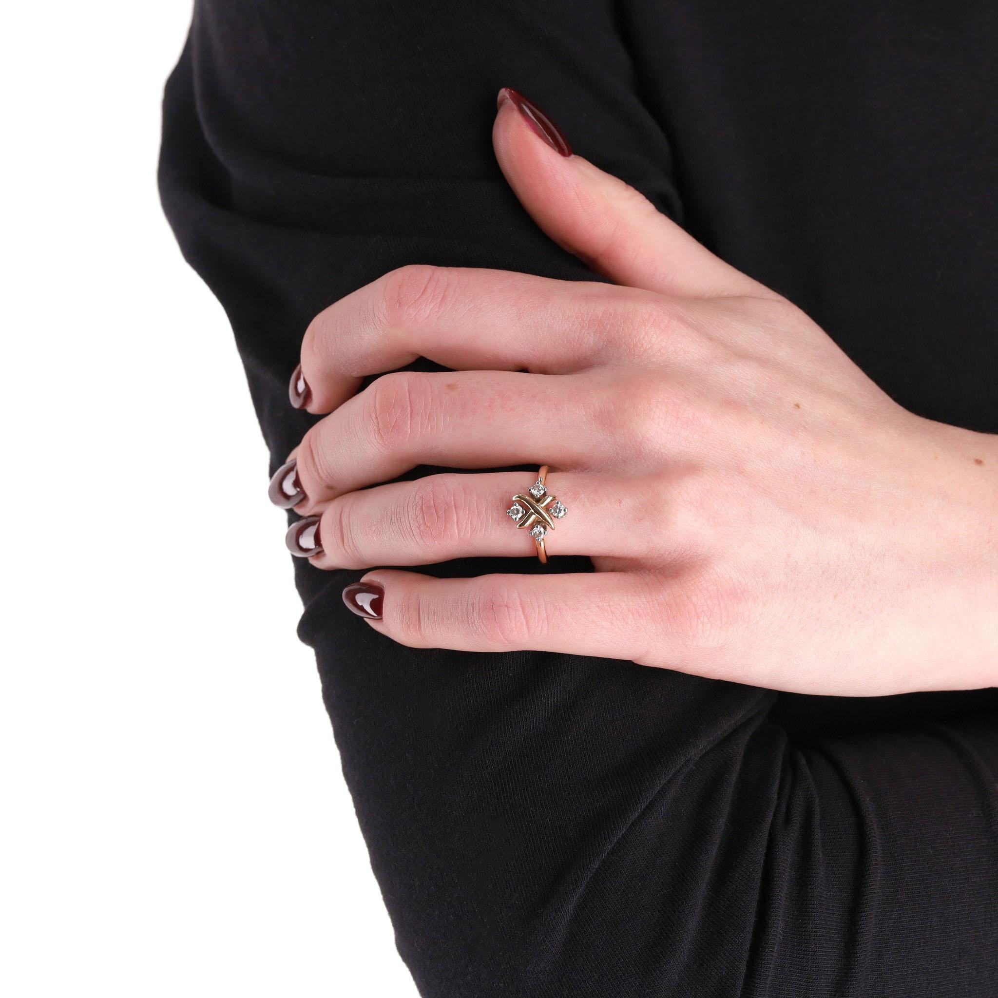 Tiffany & Co 18K Gold, Platinum & Diamond Schlumberger Lynn Ring

Beautiful ring set with four brilliant round cut diamonds, set in Platinum on a gold band.

Rrp approx £2,300

Size - 48

Condition - Good

Composition - Diamond, Platinum, 18k