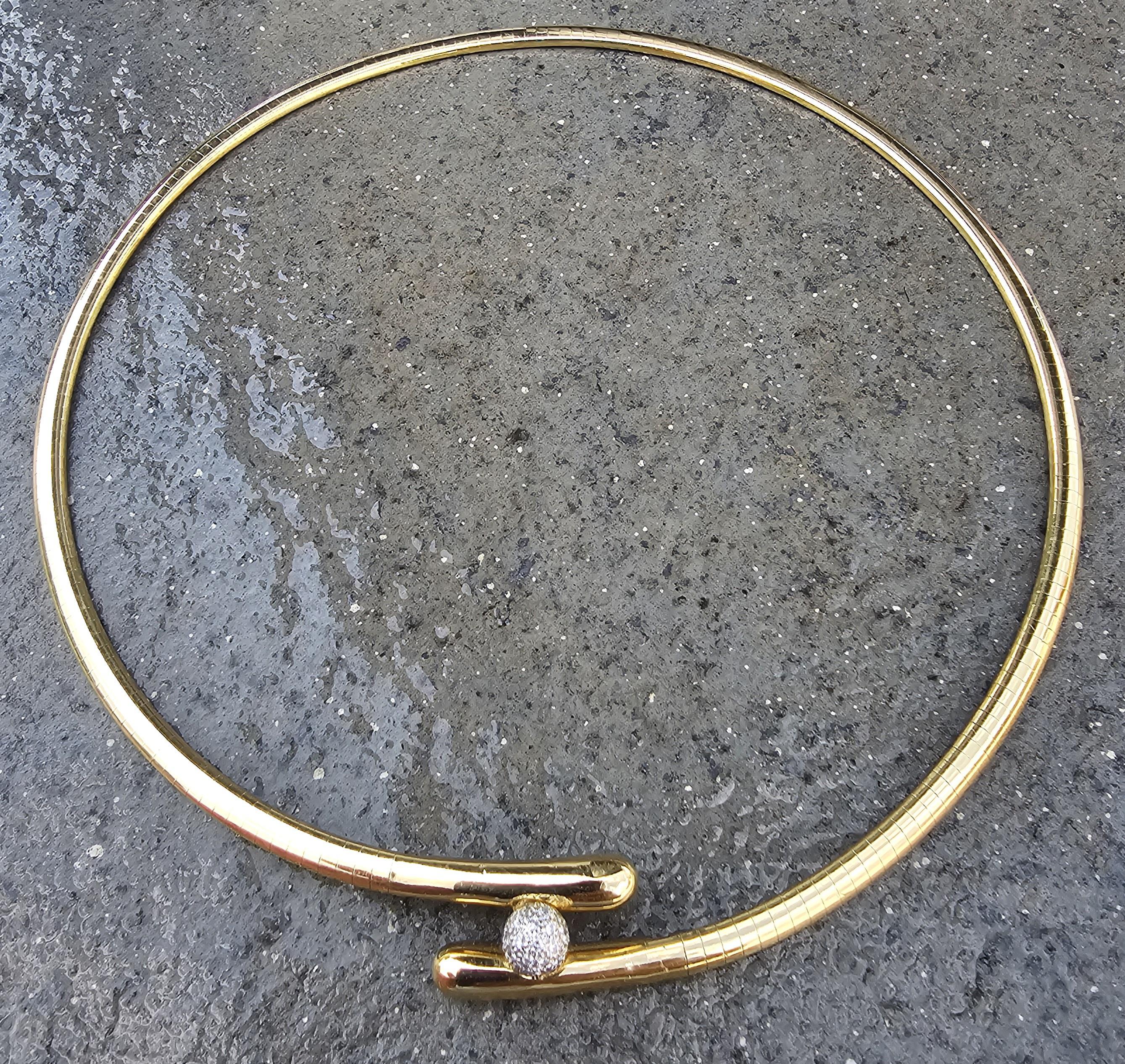 Tiffany & Co. Collana Omega Ball in oro 18k e platino con pavé di diamanti 34,1g in vendita 5