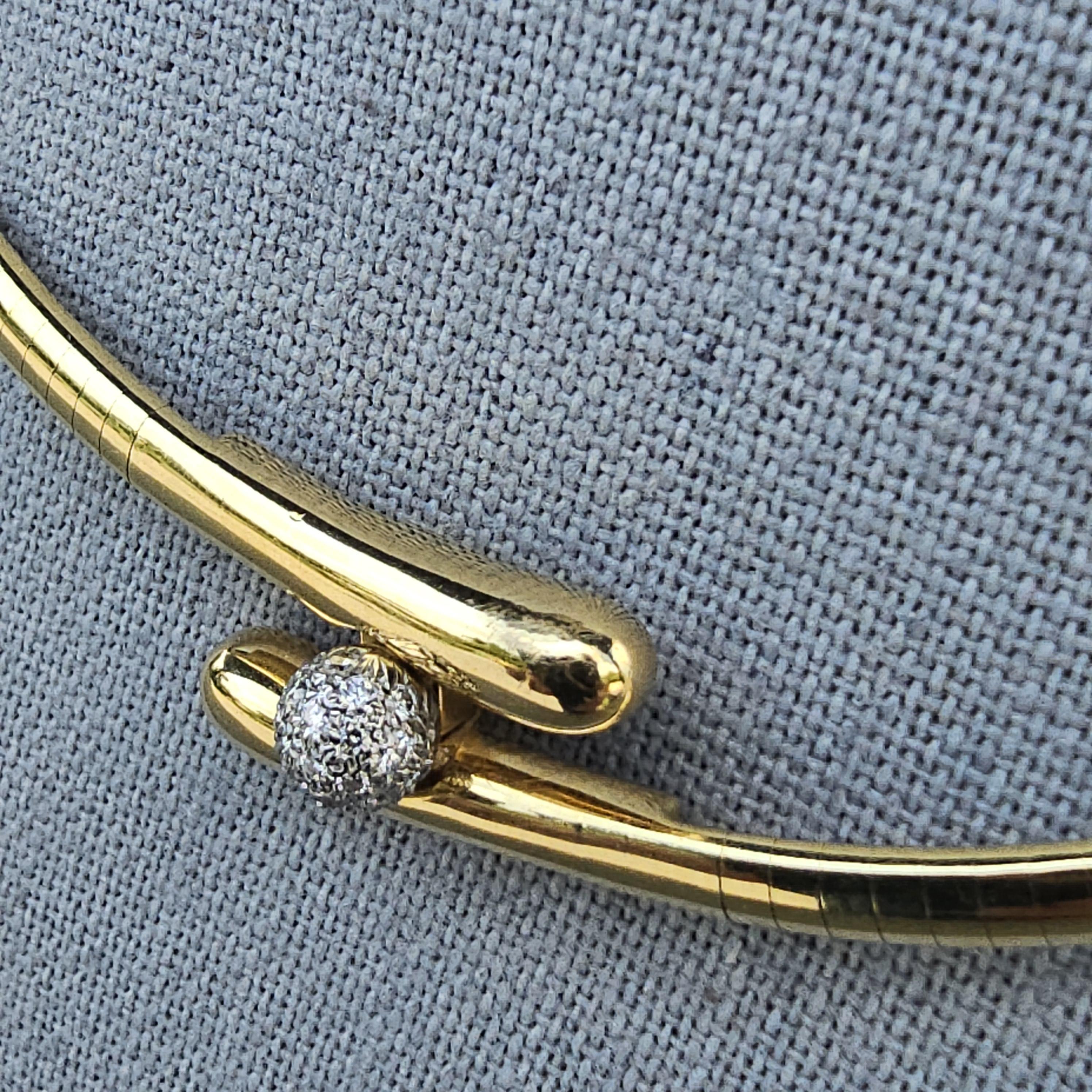 Taglio a sfera Tiffany & Co. Collana Omega Ball in oro 18k e platino con pavé di diamanti 34,1g in vendita