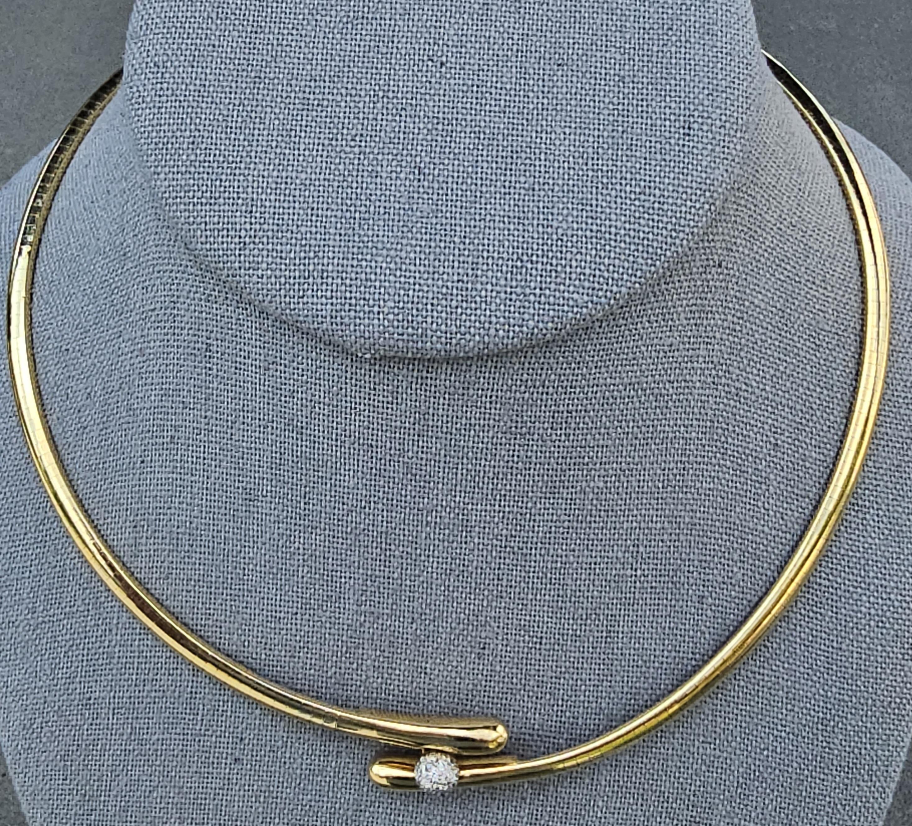 Tiffany & Co. Collana Omega Ball in oro 18k e platino con pavé di diamanti 34,1g In condizioni buone in vendita a Northbrook, IL