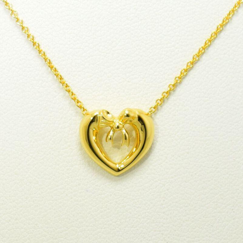 TIFFANY & Co. Collier pendentif cœur en or 18 carats avec ruban et nœud Excellent état - En vente à Los Angeles, CA
