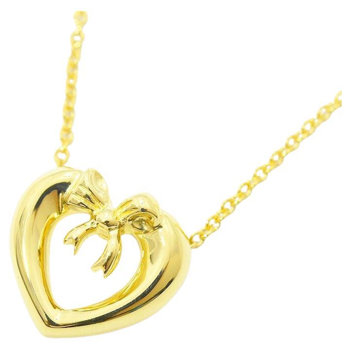 TIFFANY & Co. 18K Gold Ribbon Bow Heart Pendant Necklace For Sale