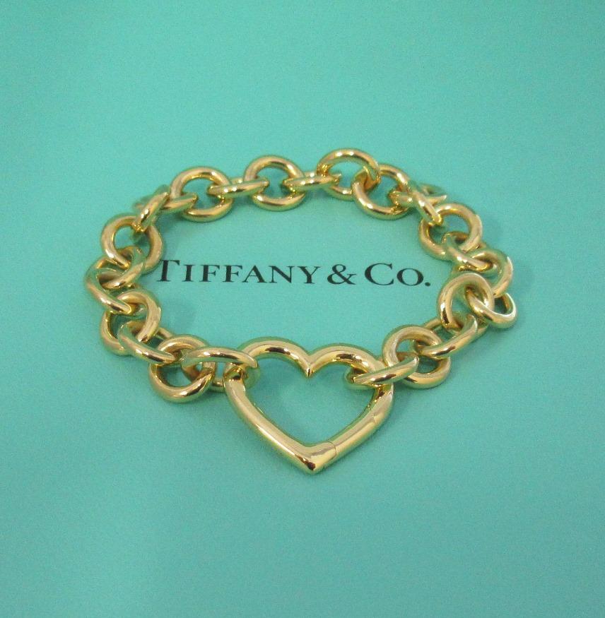 TIFFANY & Co. 18K Gold Round Link Heart Clasp Bracelet 

Metal: 18K yellow gold 
Weight: 44.20 grams 
Heart Clasp: 23mm wide 
Length: 7