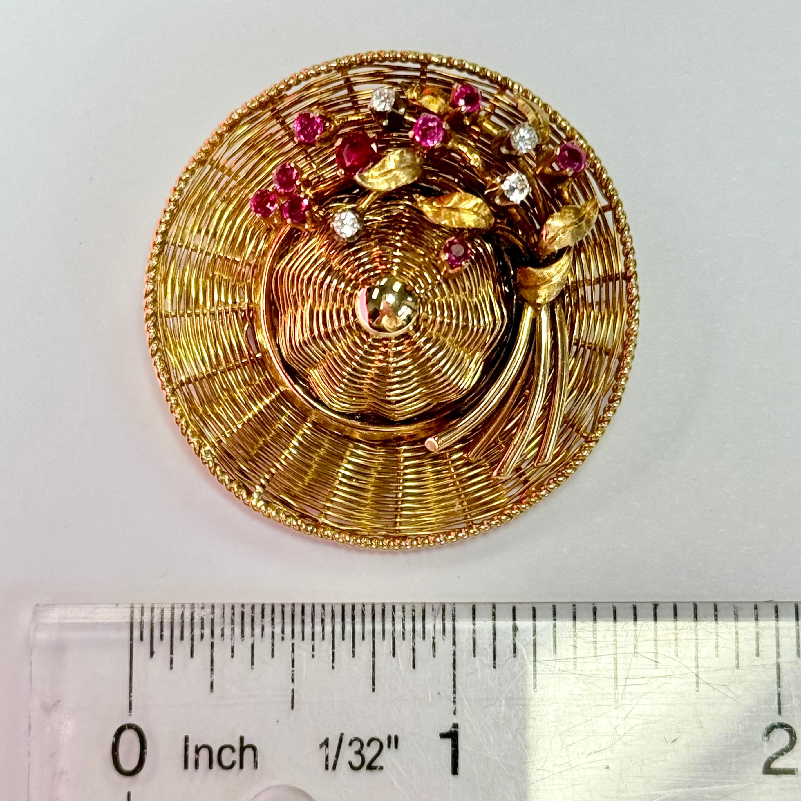 Taille ronde TIFFANY & CO., 18K Yellow Gold, Ruby and Diamond Brooch en vente