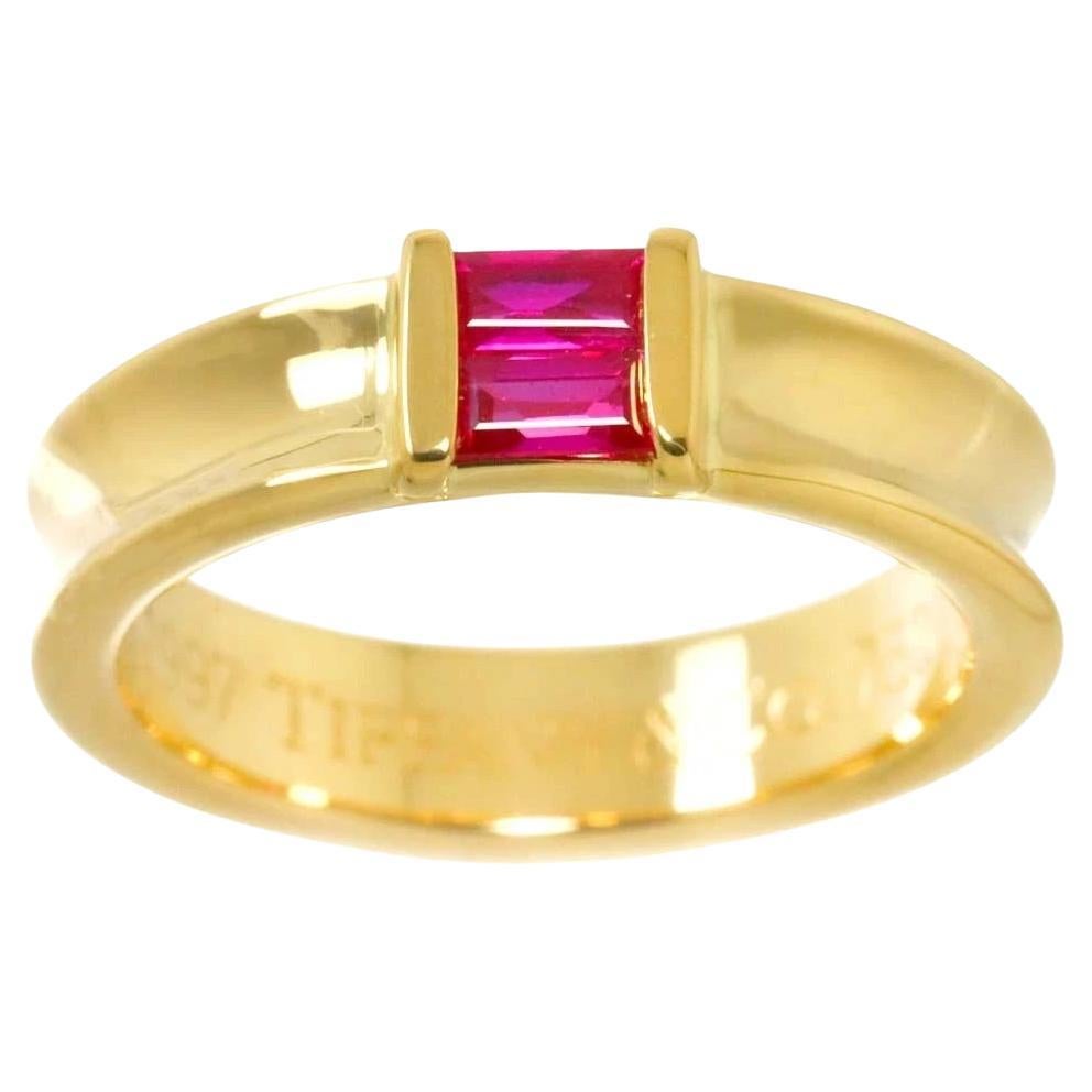 Tiffany 
Co. Bague empilable en or 18K avec rubis 4