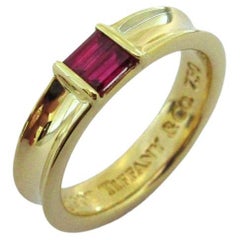 TIFFANY & Co. 18K Gold Ruby Stacking Ring 5.5