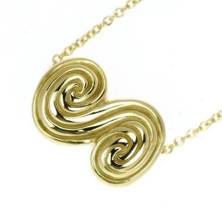 TIFFANY & Co. 18K Gold Scroll Pendant Necklace 

Metal: 18K Yellow Gold
Weight: 5.70 grams 
Chain: 16