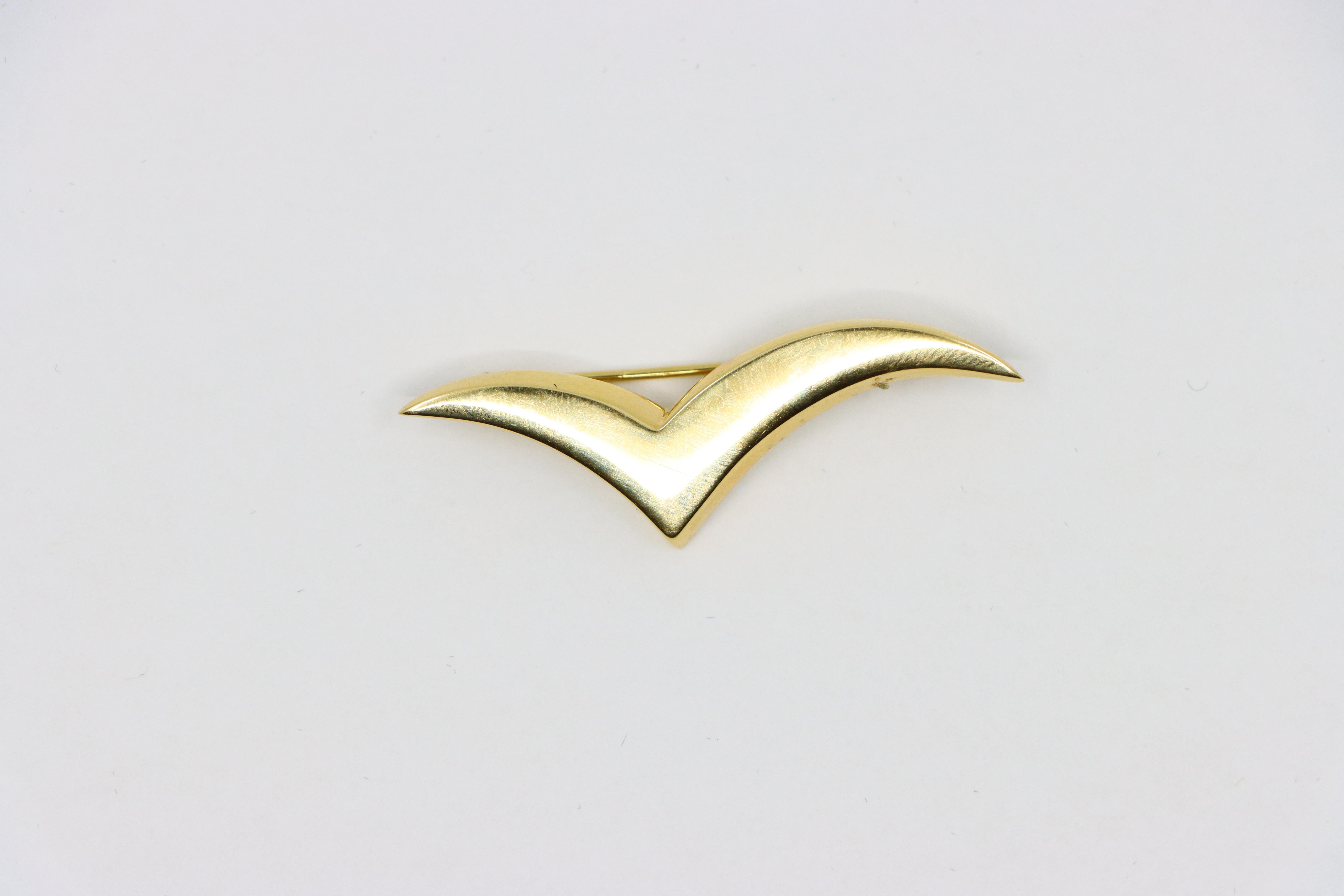 Women's or Men's Tiffany & Co. 18K Gold Seagull Brooch For Sale