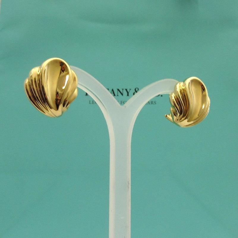 TIFFANY & Co. 18K Gold Seashell Earrings

Metal: 18K yellow gold
Weight: 12.0 grams
Measurement: 17mm long x 17mm wide
Hallmark: TIFFANY&Co. 750
Condition: Excellent condition, like new, come with Tiffany pouch and box

Limited edition, no longer