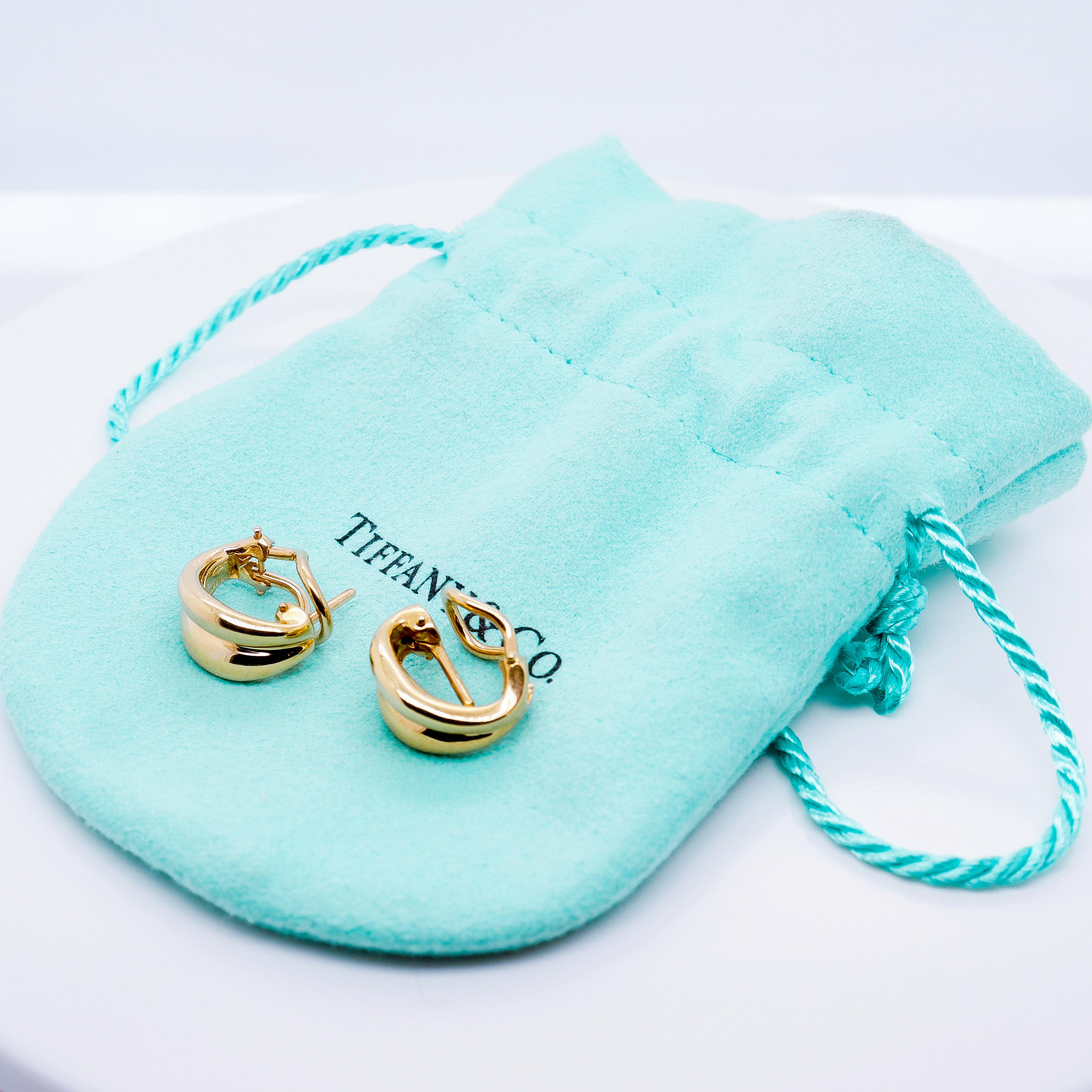 Tiffany & Co. 18K Gold Small Omega Clip Shrimp Earrings In Good Condition For Sale In Philadelphia, PA