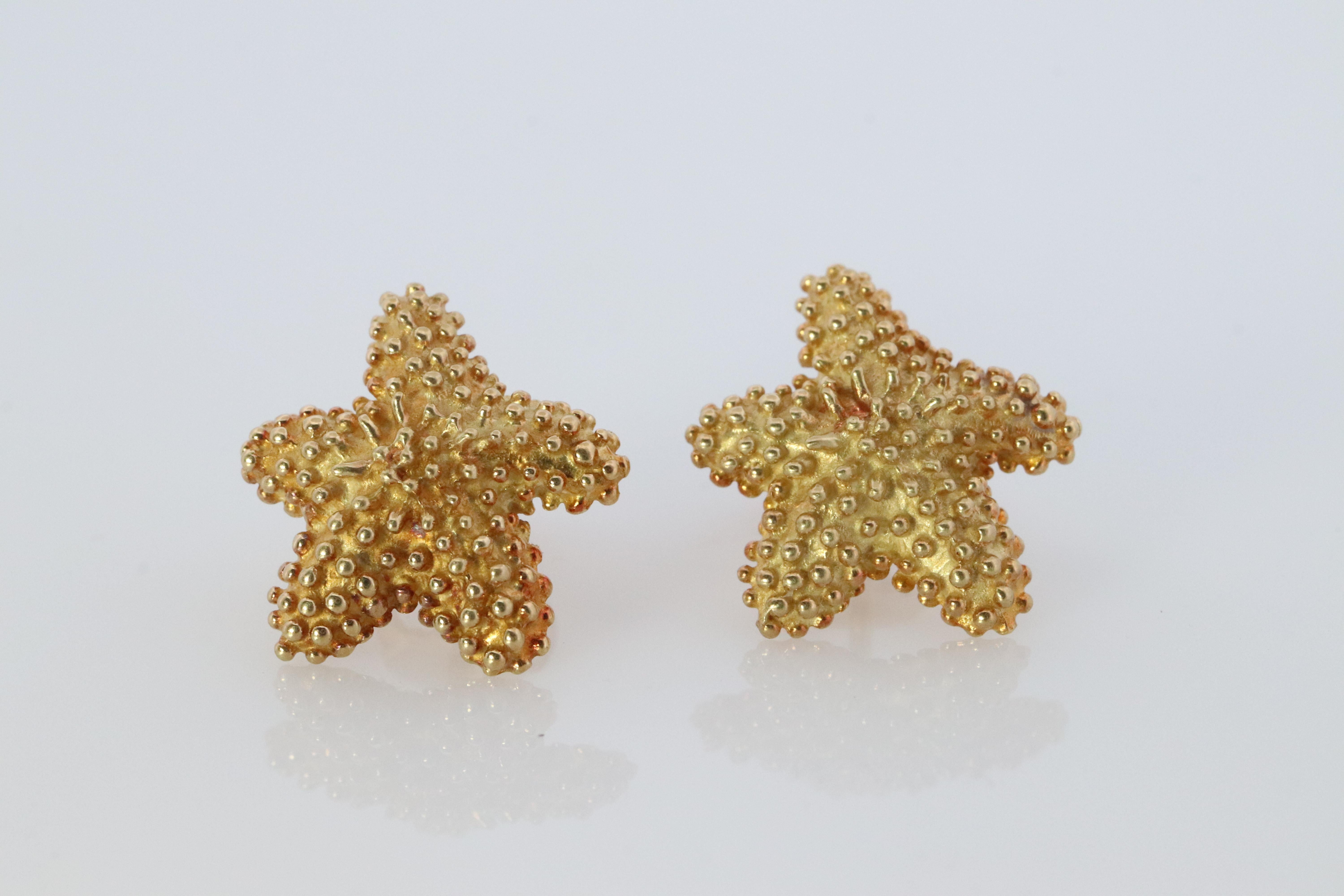Lovely Find. PRE-OWNED Authentic Tiffany and Co 18kt Yellow Gold EARRINGS

SPIKY Starfish Stud Earrings

18k 750 Yellow Gold

Hallmarked Tiffany and Co
Around 14mm in diameter.