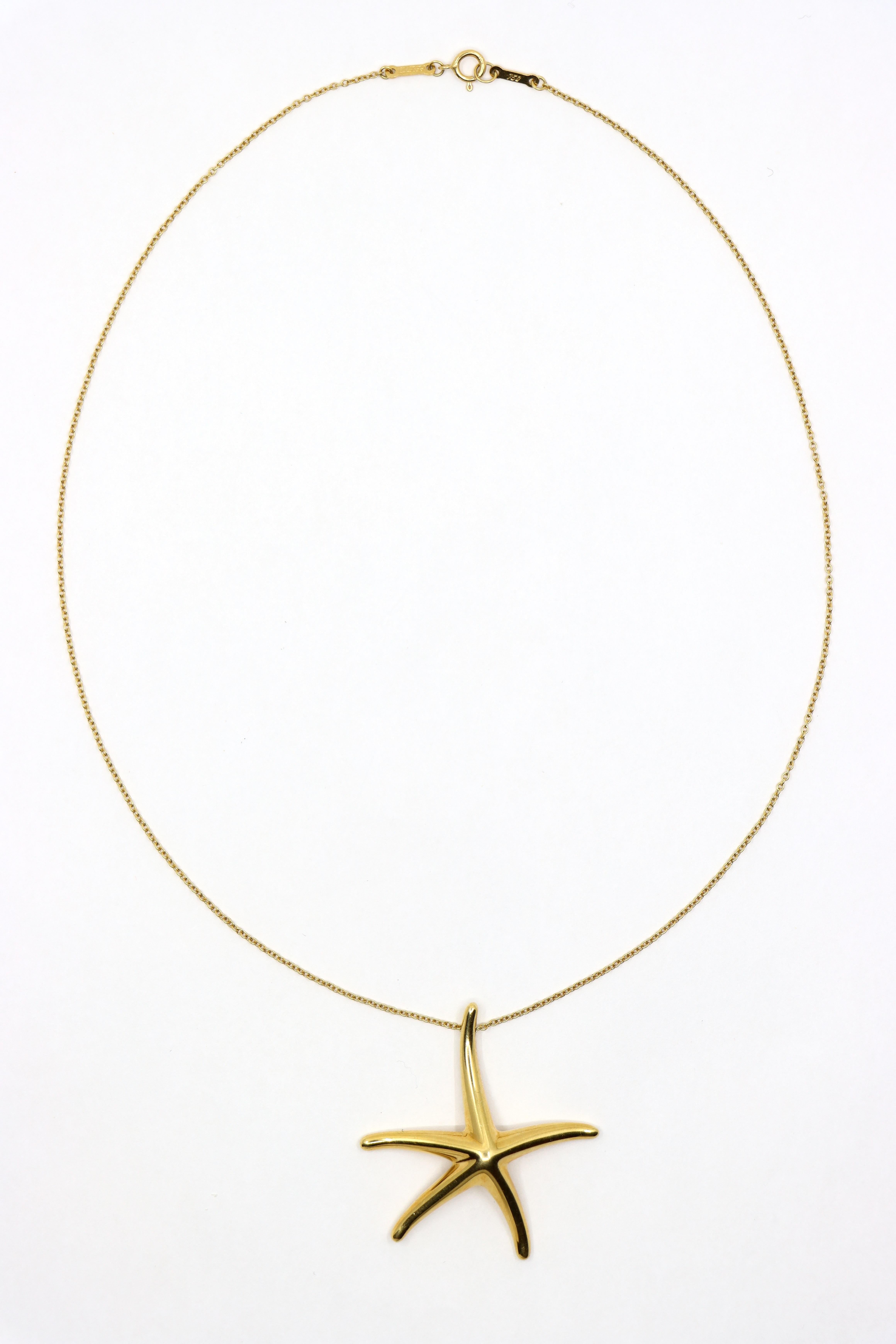 Tiffany & Co 18K Gold Starfish Pendant Necklace In Good Condition In Flushing, NY