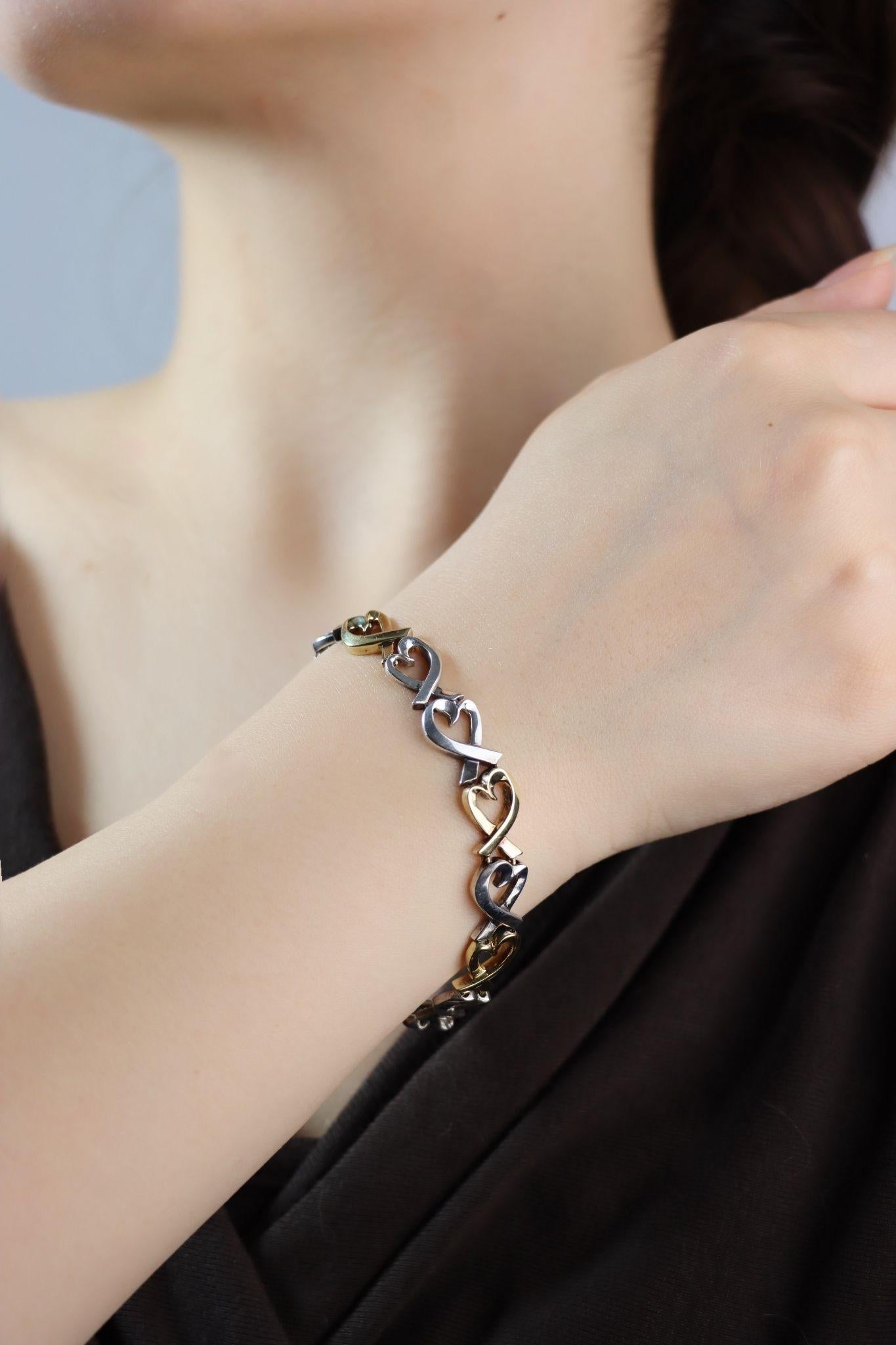 Tiffany & Co. Bracciale a cuore in oro 18 carati e sterlina

Contrassegnato:
AT&T. 
925
Paloma Picasso
750

Dimensioni approssimative:
18 cm (lunghezza) 
1 cm (larghezza)
17,2 grammi di peso.