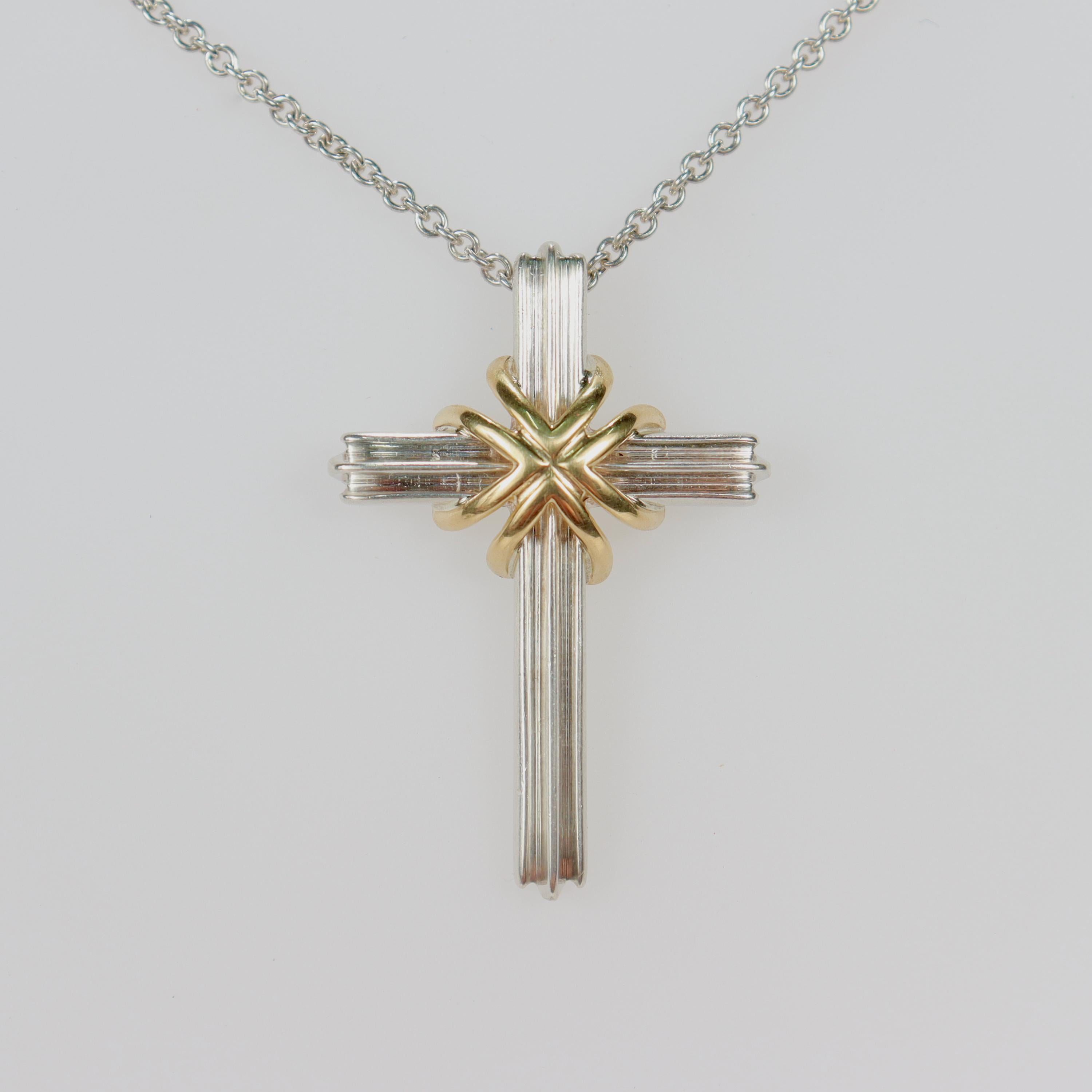 A very fine Tiffany & Co. necklace.

In the form of a cross in sterling silver and 18 karat yellow gold. 

With gold wire wrapped around the center.

Together with a Tiffany sterling silver chain.

Simply wonderful Tiffany & Co. design!

Date:
20th