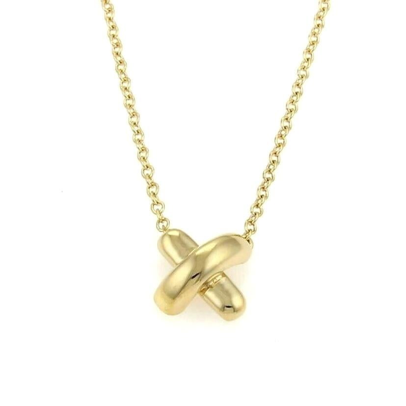 TIFFANY & Co. 18K Gold Stitch Cross Anhänger Halskette

Metall: 18K Gelbgold
Gewicht: 2.90 Gramm 
Kette: 16