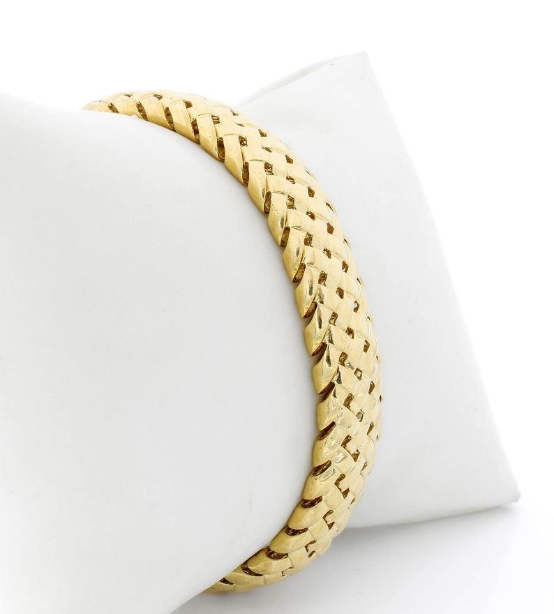 TIFFANY & Co. 18K Gold Vannerie Bracelet In Excellent Condition For Sale In Los Angeles, CA
