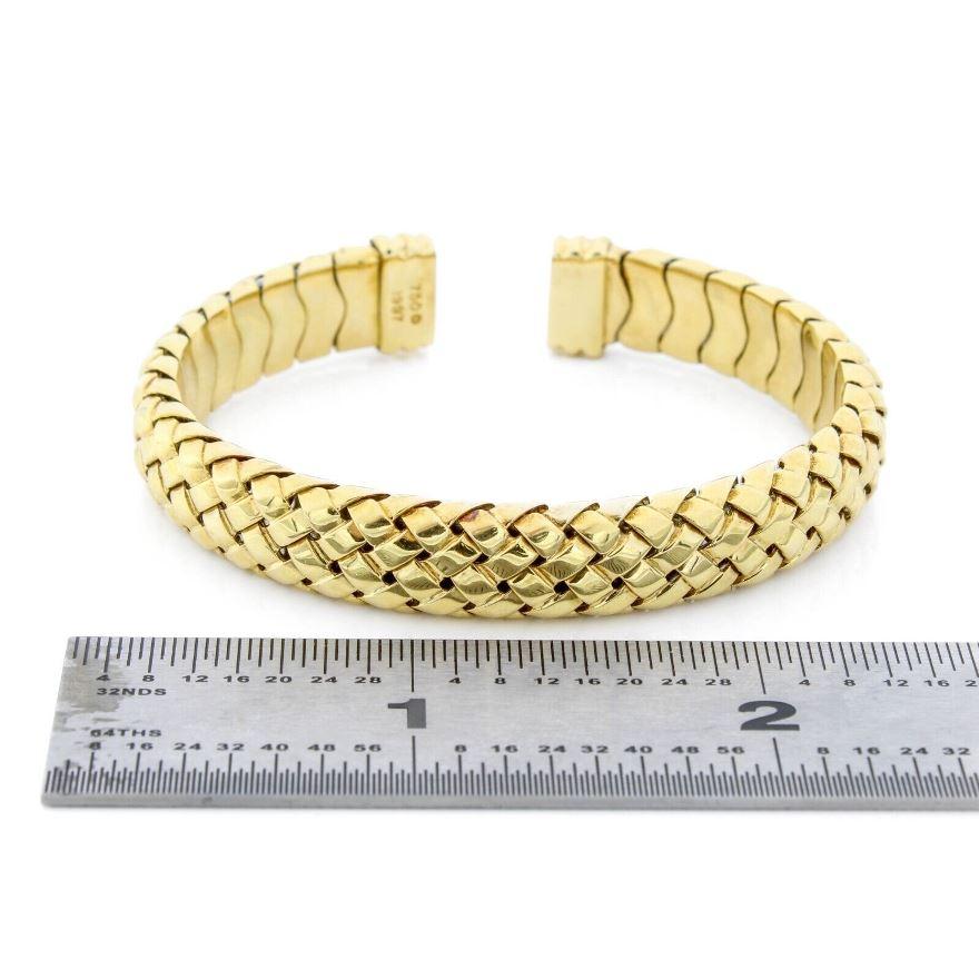 TIFFANY & Co. 18K Gold Vannerie Cuff Bangle Bracelet In Excellent Condition For Sale In Los Angeles, CA
