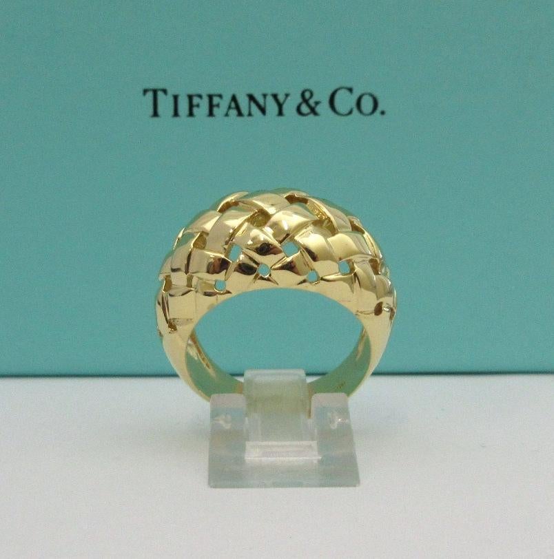 TIFFANY & Co. 18K Gold Vannerie Kuppelring 9 für Damen oder Herren im Angebot