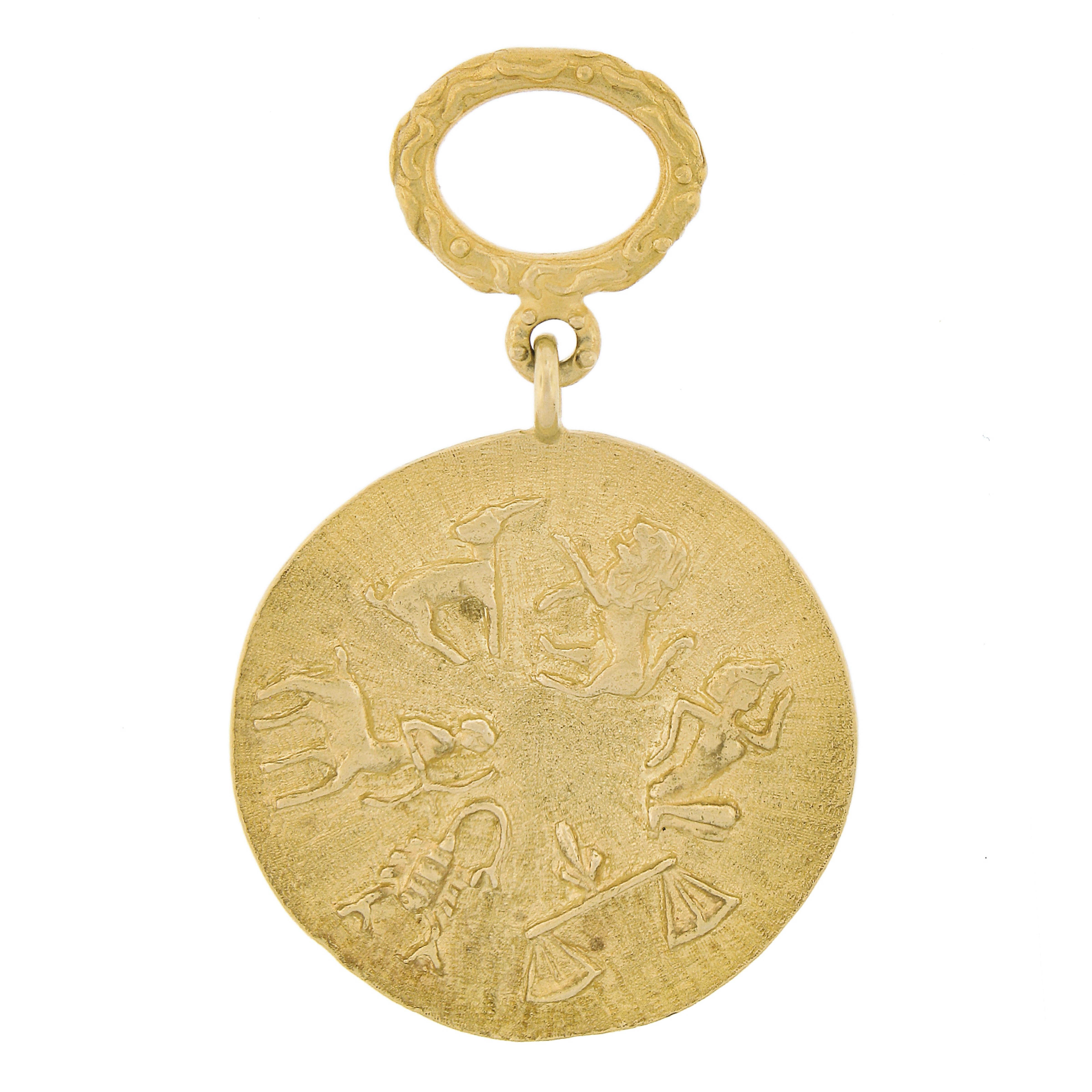 Material: 18K Solid Yellow Gold
Weight: 17.20 Grams
Chain Type: Not Included
Bail Dimensions (inside): 8.3x10.9mm (approx.)
Width/Diameter: 33mm (1.3