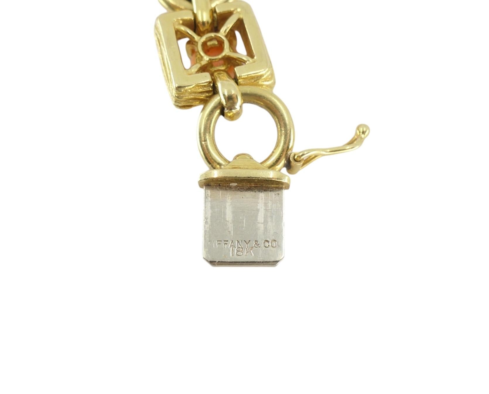 Tiffany & Co. 18 Karat gehämmertes Gold Korallen-Gliederarmband aus Gold  im Zustand „Gut“ im Angebot in Beverly Hills, CA