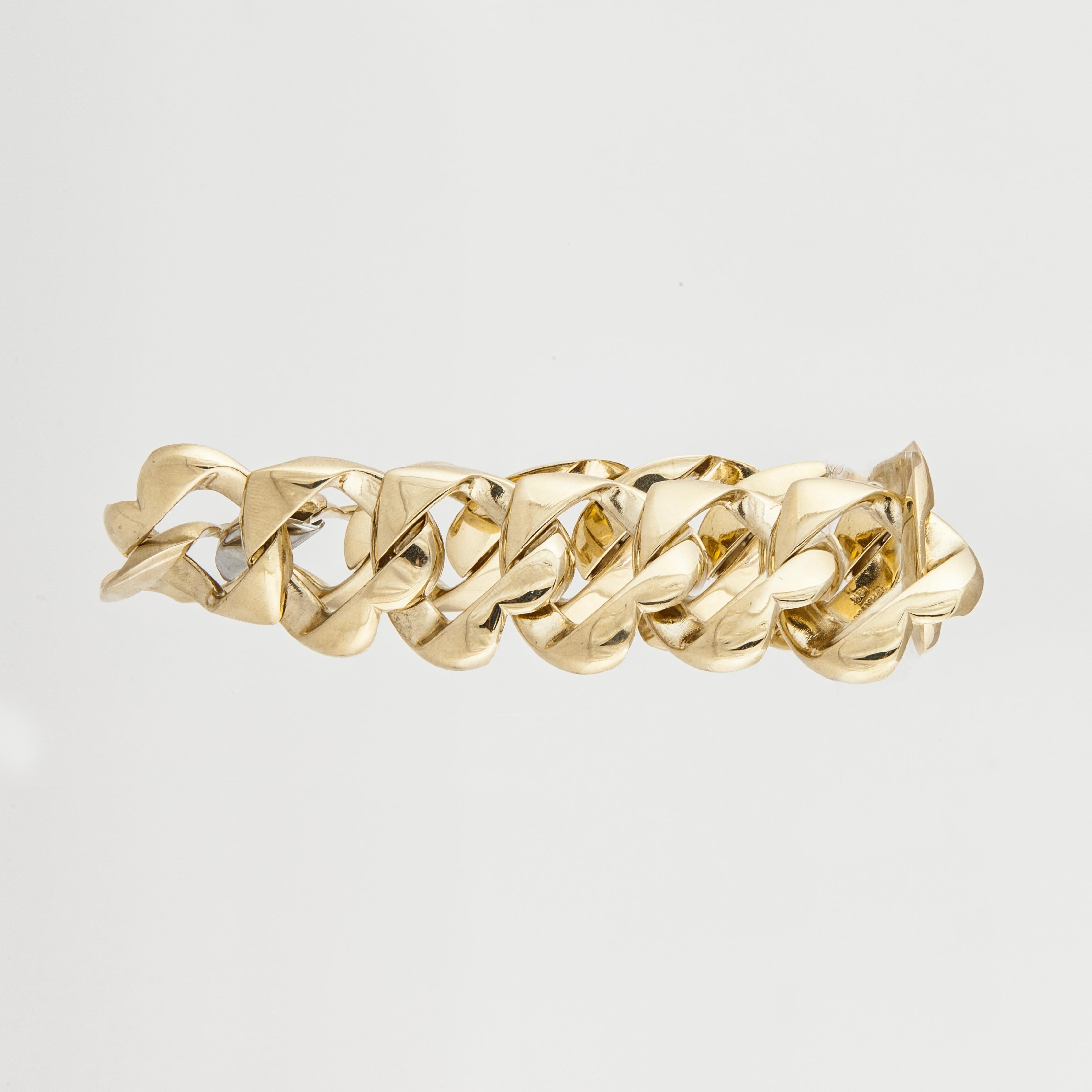 Tiffany & Co. 18 Karat Heart Link Bracelet In Good Condition In Houston, TX