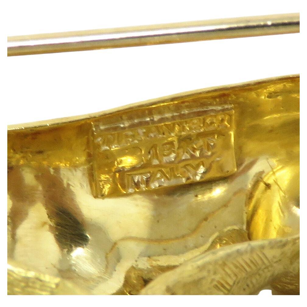 Descubre la elegancia atemporal de este broche Tiffany & Co.
Marcado Tiffany & Co 18k Italia

Broche de unos 33 x 24 mm

Peso total: 8,4 gramos