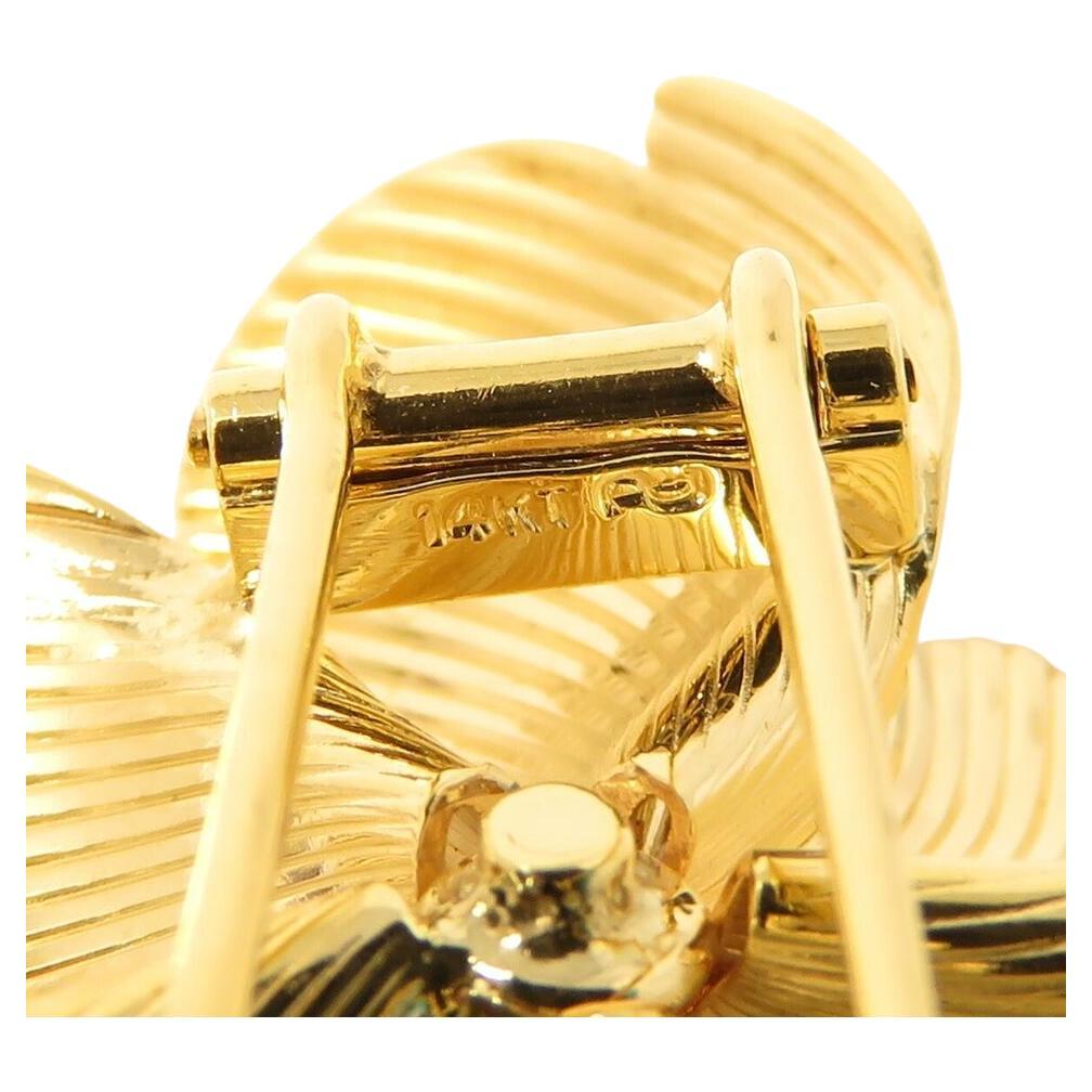 Elegante florale Tiffany & Co.-Brosche aus 14 Karat Gelbgold für Damen oder Herren im Angebot