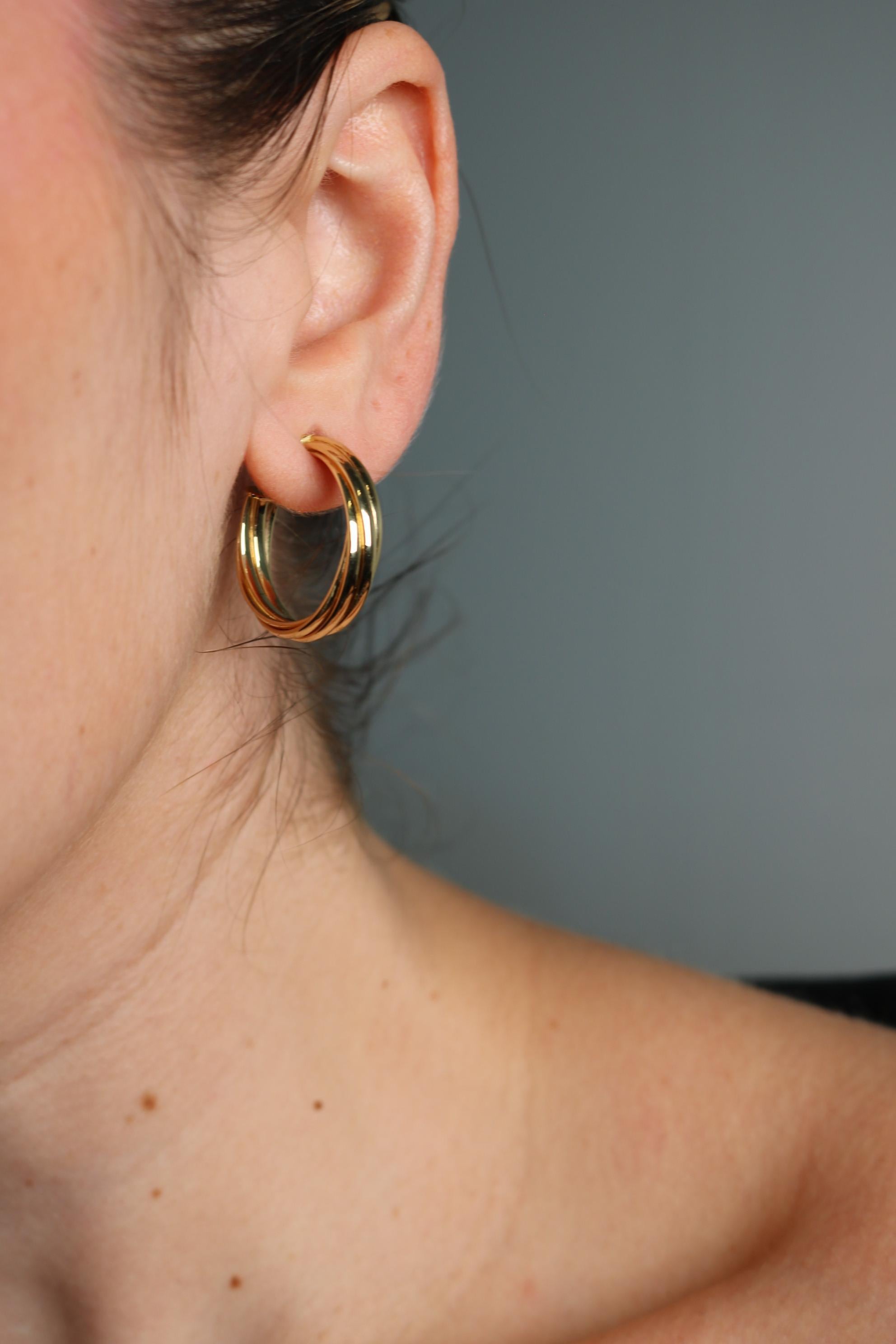 Moderno Tiffany & Co. Orecchini a cerchio Paloma Picasso for Tiffany & Co. 18 carati in oro giallo in vendita