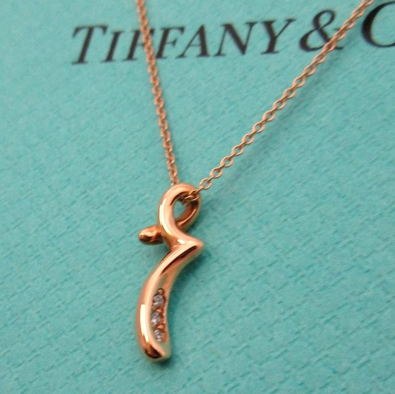 TIFFANY & Co., collier pendentif lettre R Elsa Peretti en or rose 18 carats et diamants Neuf - En vente à Los Angeles, CA