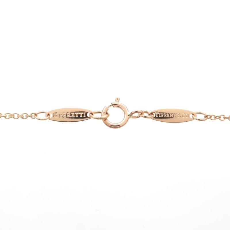 TIFFANY & Co., collier pendentif lettre R Elsa Peretti en or rose 18 carats et diamants en vente 2