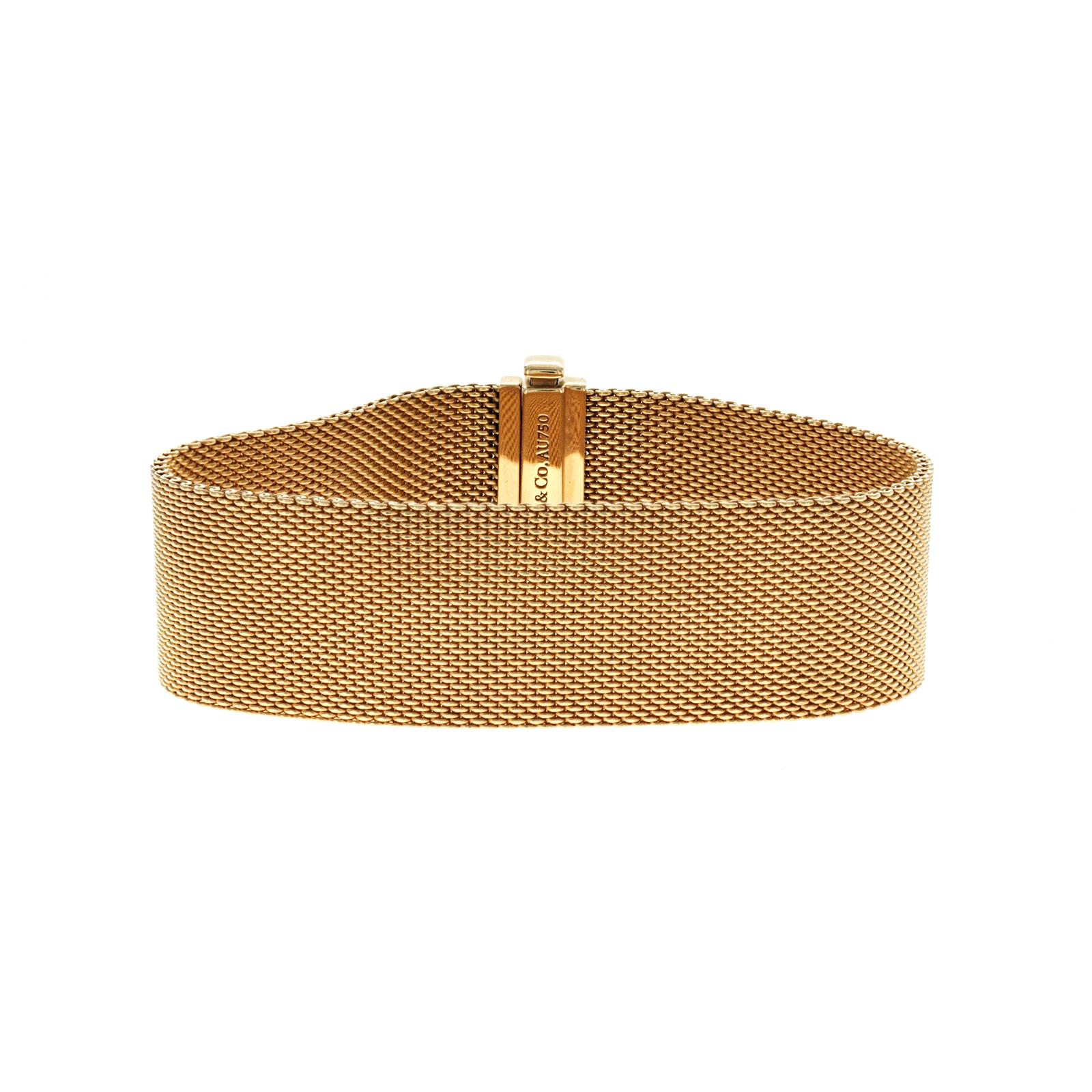 100% autentico, 100% soddisfazione del cliente

Larghezza: 19 mm

Dimensioni: 6,5 pollici 

Metallo: Oro rosa 18 carati

Punzoni: AT&T 750

Peso totale: 43.6 grammi

Tipo di pietra: Nessuna

Condizioni: PreOwned

Prezzo stimato: $8500

Numero di