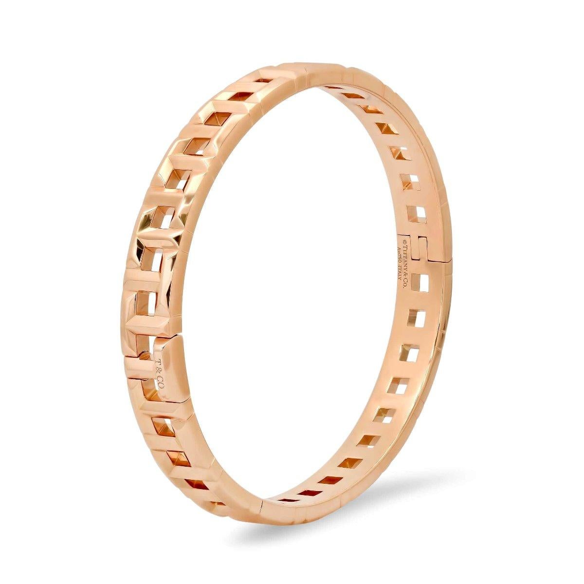 TIFFANY & Co. 18K Rose Gold T True Narrow Hinged Bangle In Excellent Condition For Sale In Los Angeles, CA