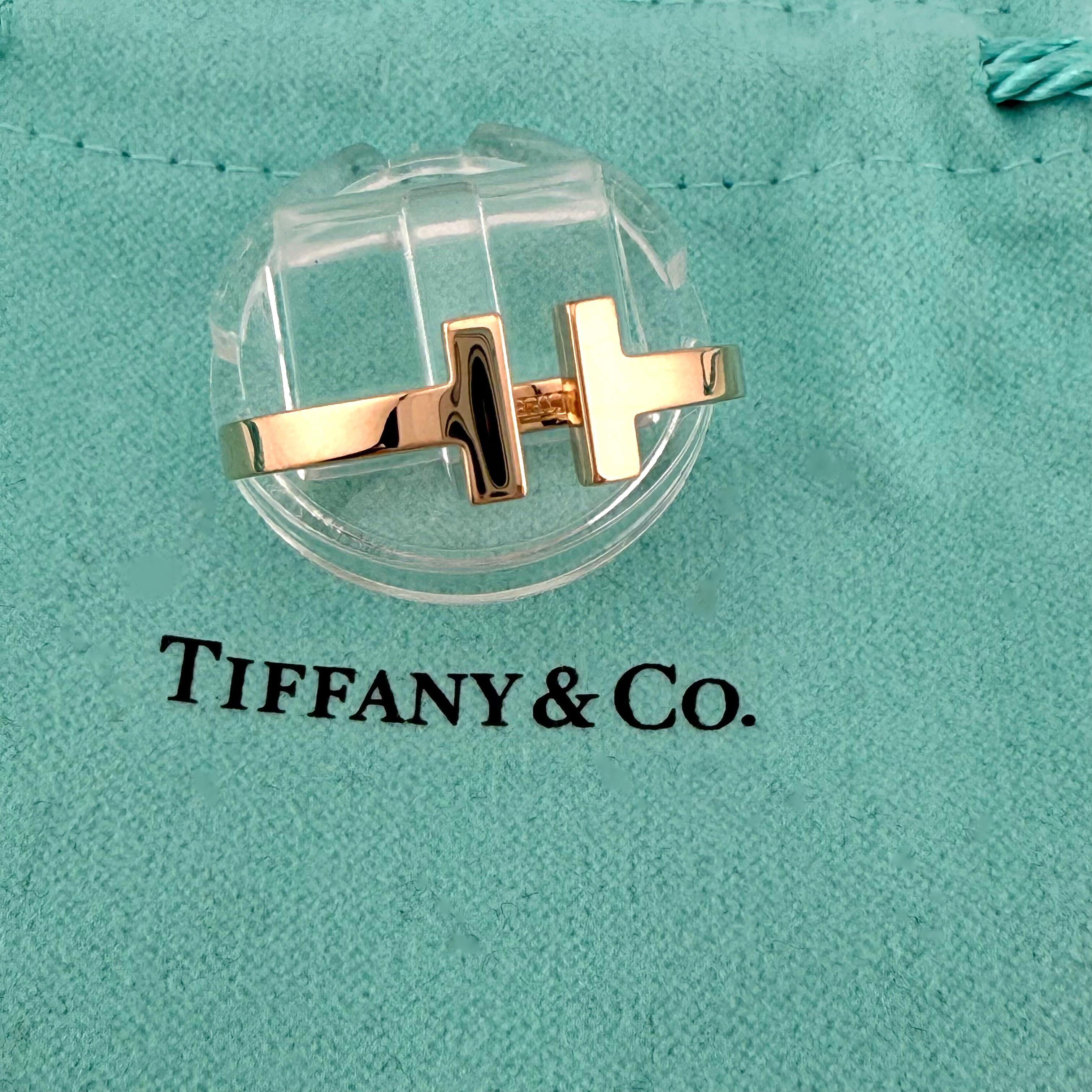 Tiffany & Co.
Stile: Anello
Metallo: oro rosa 18 carati
Larghezza: 2,7 mm - 7,8 mm
Dimensione: 9.5 
Marchio di garanzia: ©TIFFANY&CO. Au750
Include: A.I.C. Astuccio per gioielli
