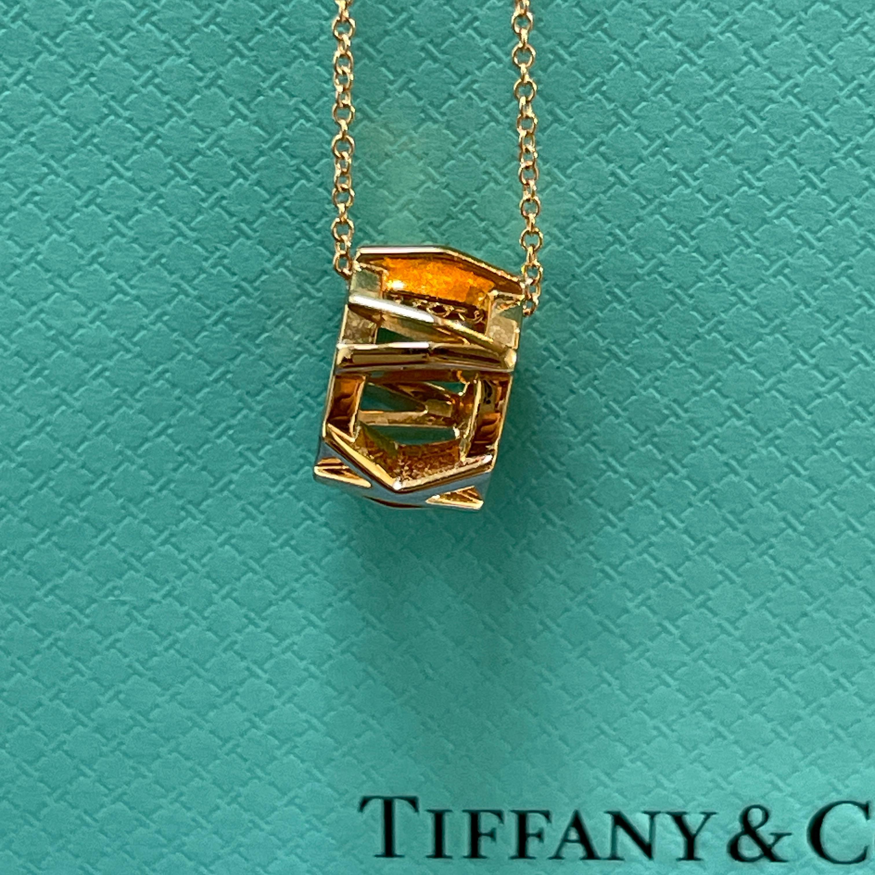 Moderne Collier à pendentif ouvert X en or rose 18k de Tiffany & Co. en vente